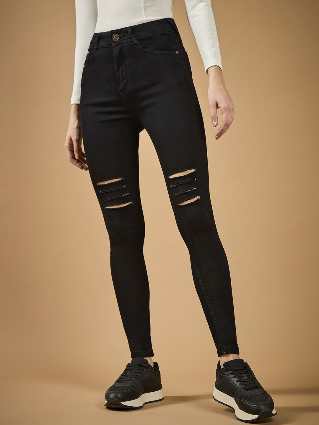 The Roadster Women Slim Fit High Rise Regular Mild Distressed Ripped Stretchable Jeans, Black
The Roadster Women Slim Fit High Rise Regular Mild Distressed Ripped Stretchable Jeans, Black