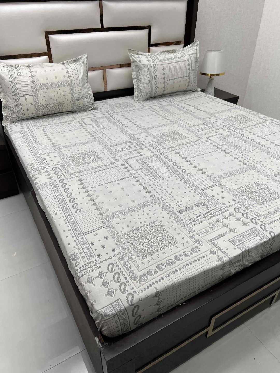 Pure Decor Green Printed 380 TC Pure Cotton Fitted Super King Bedsheet & 2 Pillow Covers
Pure Decor Green Printed 380 TC Pure Cotton Fitted Super King Bedsheet & 2 Pillow Covers