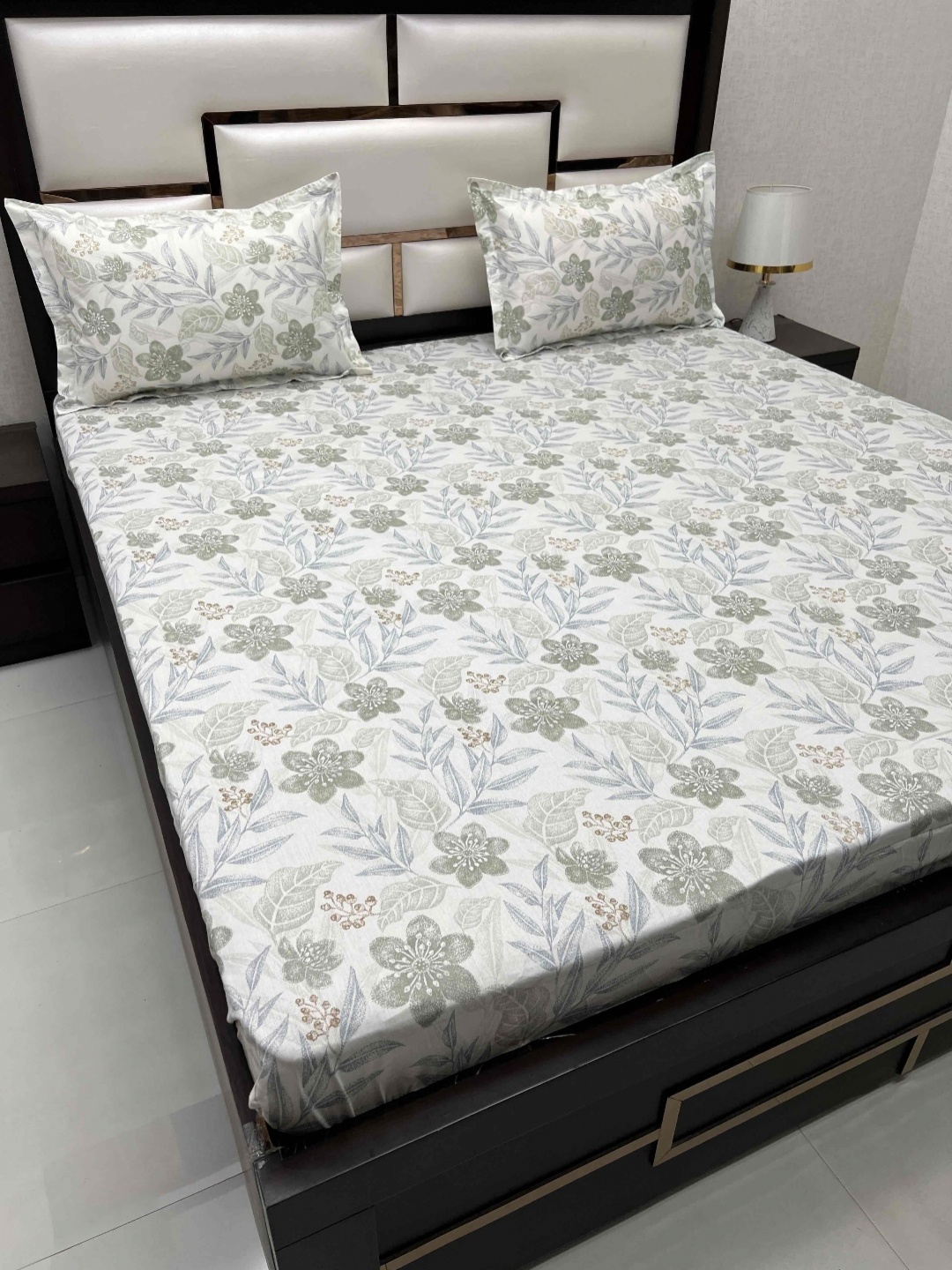 Pure Decor Royal Velar Grey & Green Floral Cotton King Bedsheet with 2 Pillow Covers
Pure Decor Royal Velar Grey & Green Floral Cotton King Bedsheet with 2 Pillow Covers