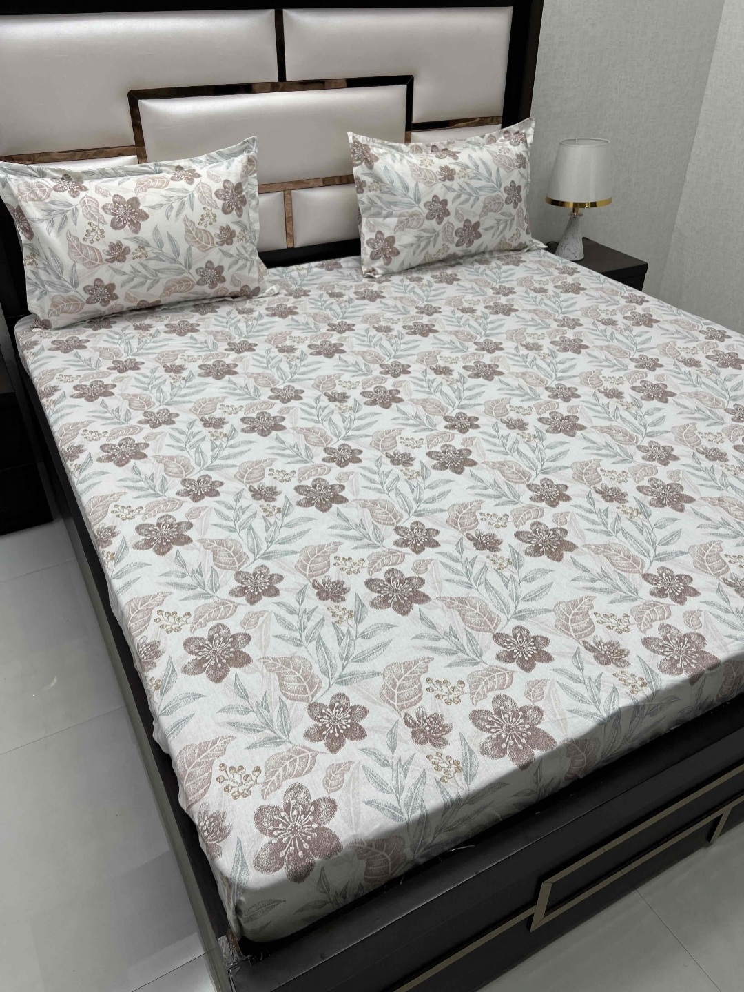 Pure Decor sapphire Off White Floral Pure Cotton 220 TC King Bedsheet with 2 Pillow Covers
Pure Decor sapphire Off White Floral Pure Cotton 220 TC King Bedsheet with 2 Pillow Covers