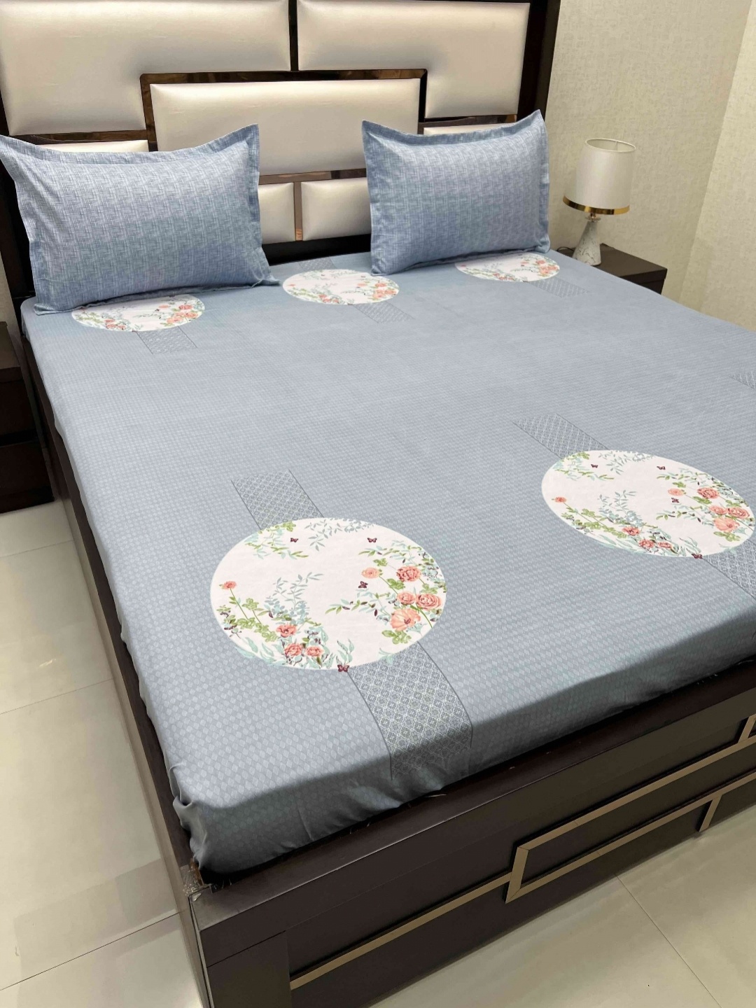 Pure Decor Blue & White Floral Pure Cotton 210 TC King Bedsheet with 2 Pillow Covers
Pure Decor Blue & White Floral Pure Cotton 210 TC King Bedsheet with 2 Pillow Covers