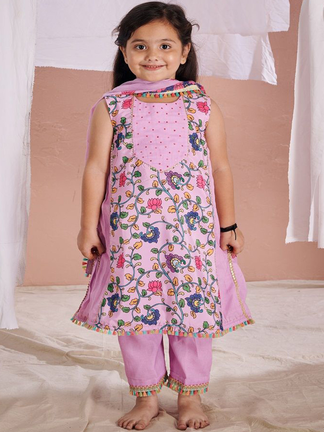 Vivedkids Girls Floral Kalamkari Printed Pure Cotton A-Line Kurta with Trousers & Dupatta, Lavender
Vivedkids Girls Floral Kalamkari Printed Pure Cotton A-Line Kurta with Trousers & Dupatta, Lavender