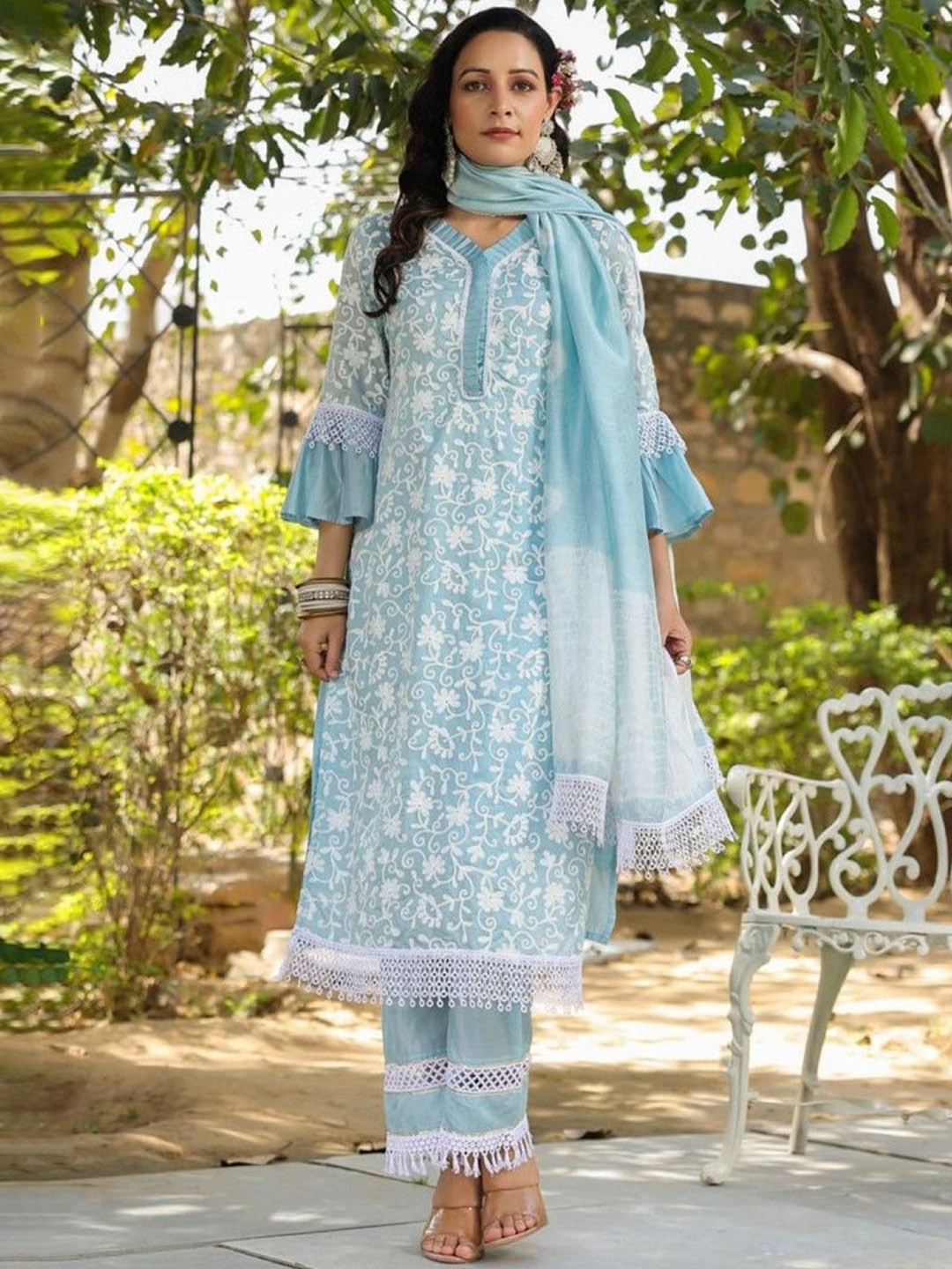 AUTUMN LANE Floral Embroidered Regular Pure Cotton Straight Kurta with Trousers & Dupatta, Blue
AUTUMN LANE Floral Embroidered Regular Pure Cotton Straight Kurta with Trousers & Dupatta, Blue