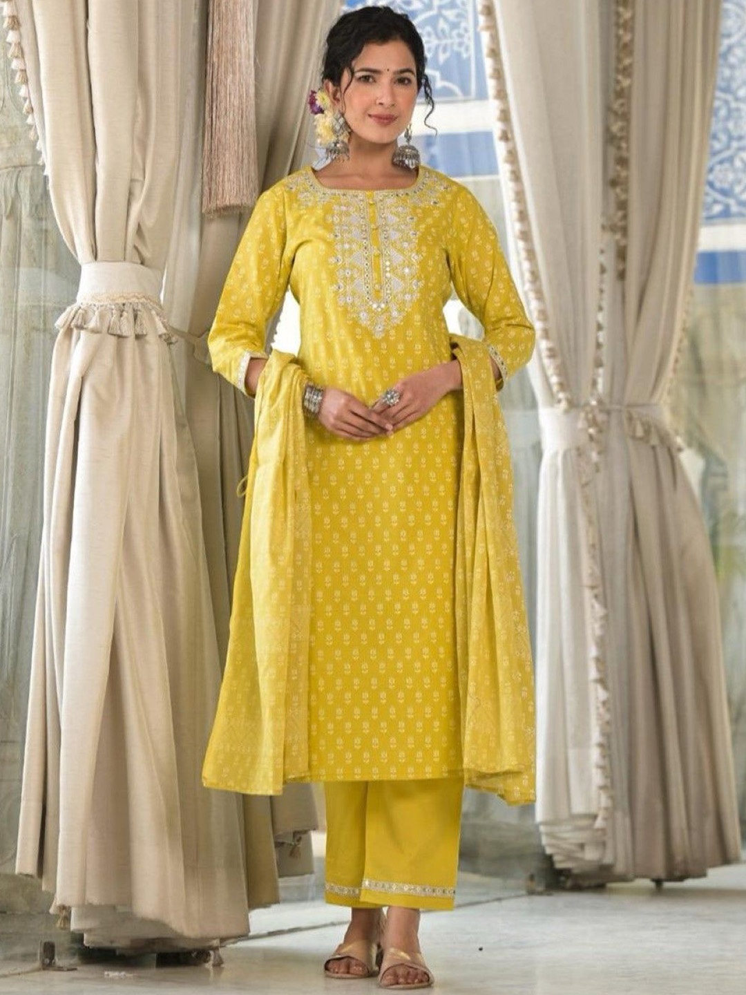 AUTUMN LANE Printed Regular Mirror Work Pure Cotton Straight Kurta with Trousers & Dupatta, Yellow
AUTUMN LANE Printed Regular Mirror Work Pure Cotton Straight Kurta with Trousers & Dupatta, Yellow
