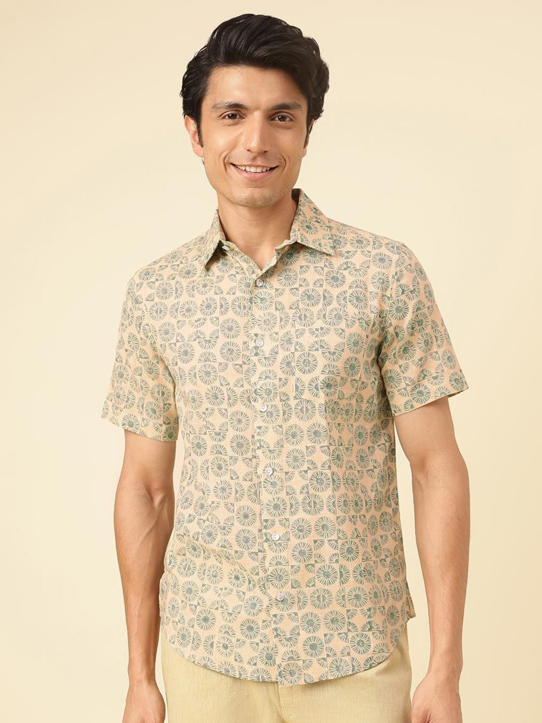 Fabindia Men Spread Collar Conversational Printed Cotton Slim Fit Casual Shirt, Teal
Fabindia Men Spread Collar Conversational Printed Cotton Slim Fit Casual Shirt, Teal