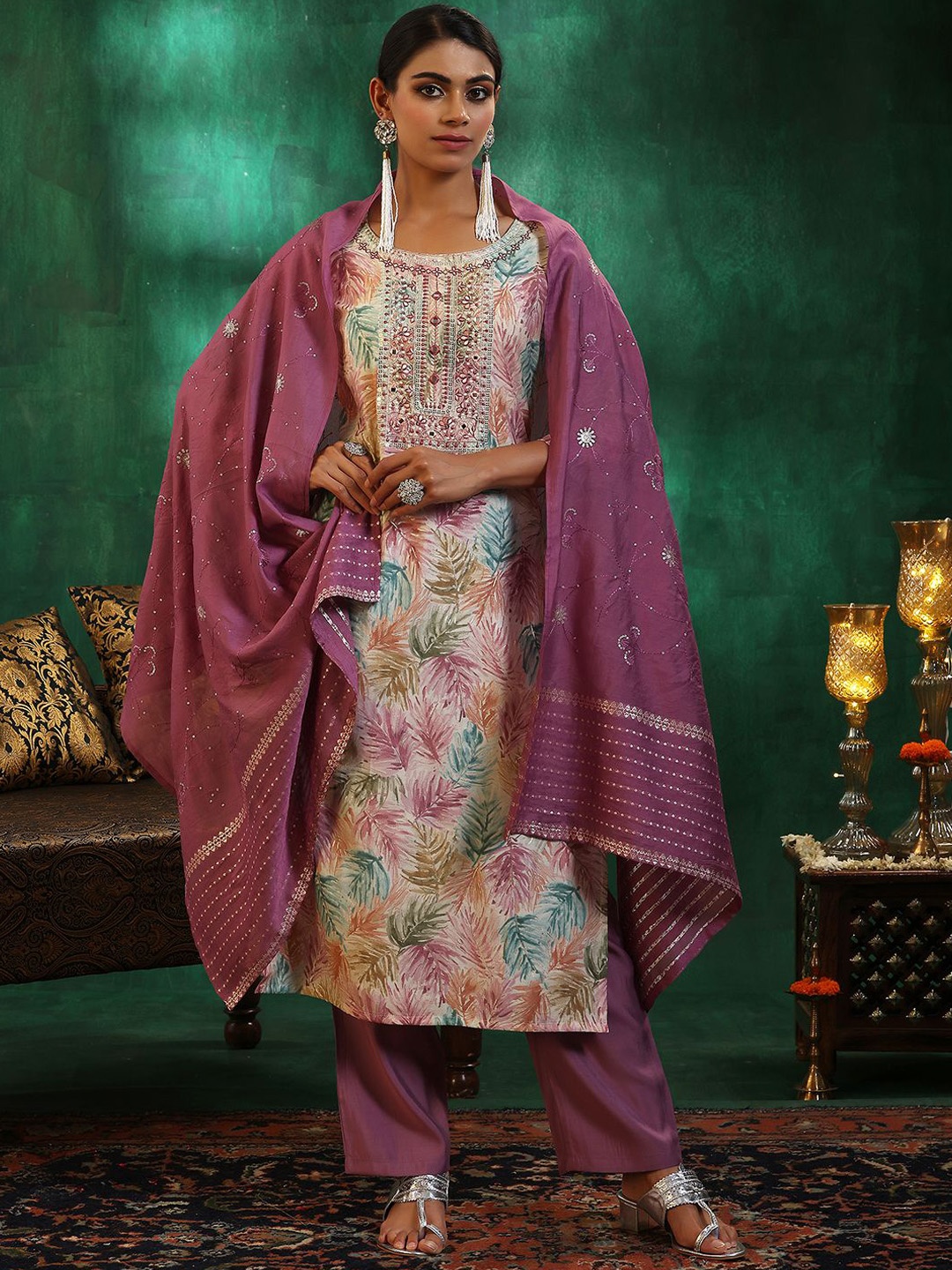 Libas Floral Printed Regular Thread Work Straight Kurta with Trousers & Dupatta, Off white
Libas Floral Printed Regular Thread Work Straight Kurta with Trousers & Dupatta, Off white