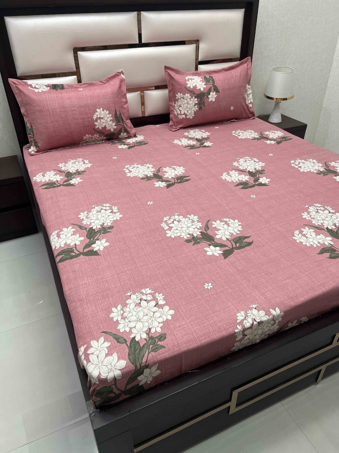 Pure Decor Amulya Pink Floral Printed 330 TC Microfiber Queen Bedsheet & 2 Pillow Covers
Pure Decor Amulya Pink Floral Printed 330 TC Microfiber Queen Bedsheet & 2 Pillow Covers