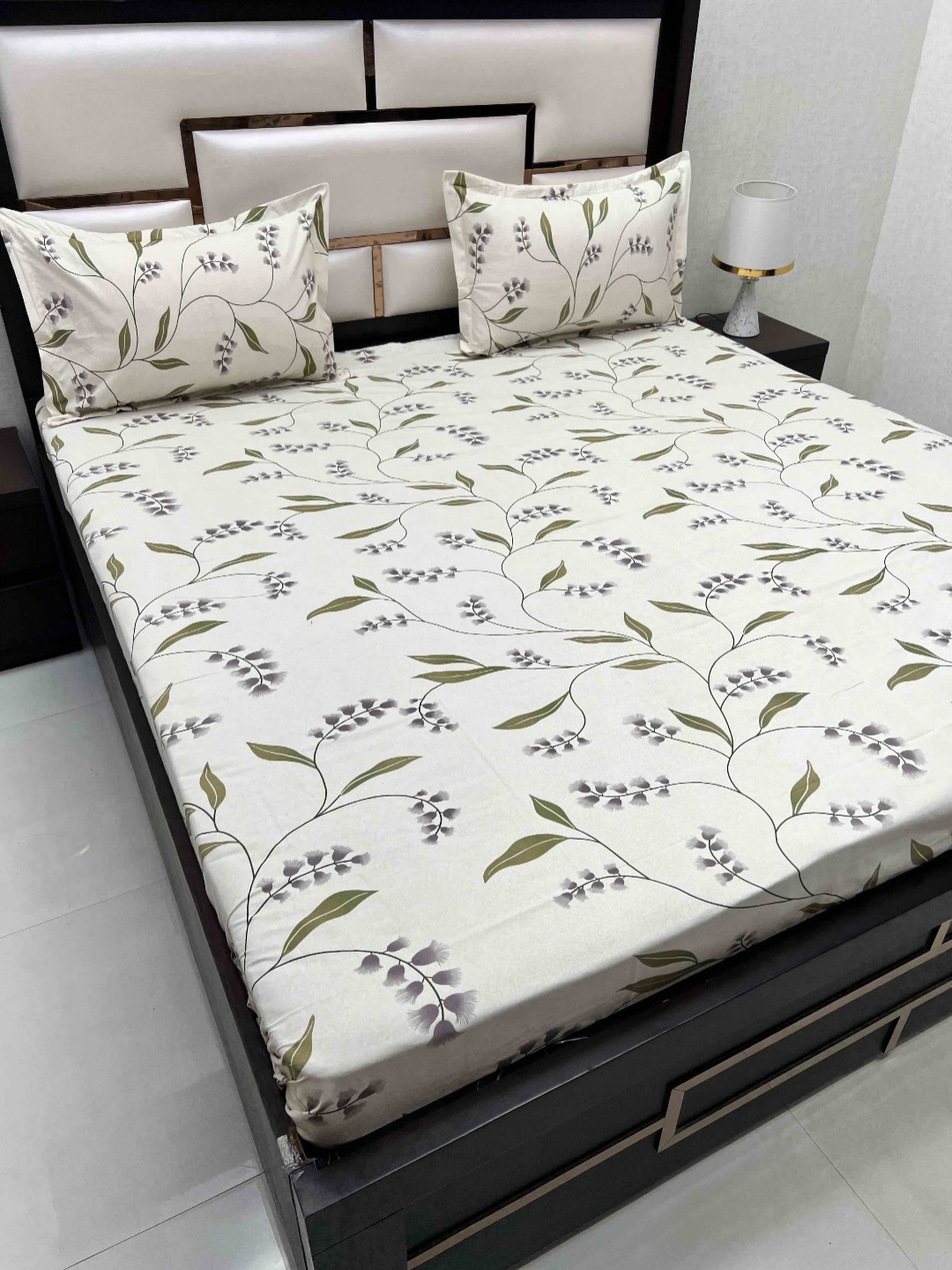 Pure Decor Amulya Cream-Coloured & Grey Floral 200 TC Queen Bedsheet with 2 Pillow Covers
Pure Decor Amulya Cream-Coloured & Grey Floral 200 TC Queen Bedsheet with 2 Pillow Covers