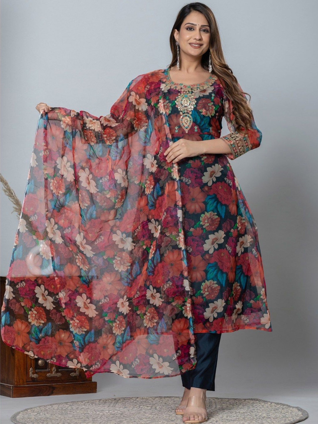VEDANA Floral Printed Regular Sequinned Organza Kurta With Trousers & Dupatta, Black
VEDANA Floral Printed Regular Sequinned Organza Kurta With Trousers & Dupatta, Black