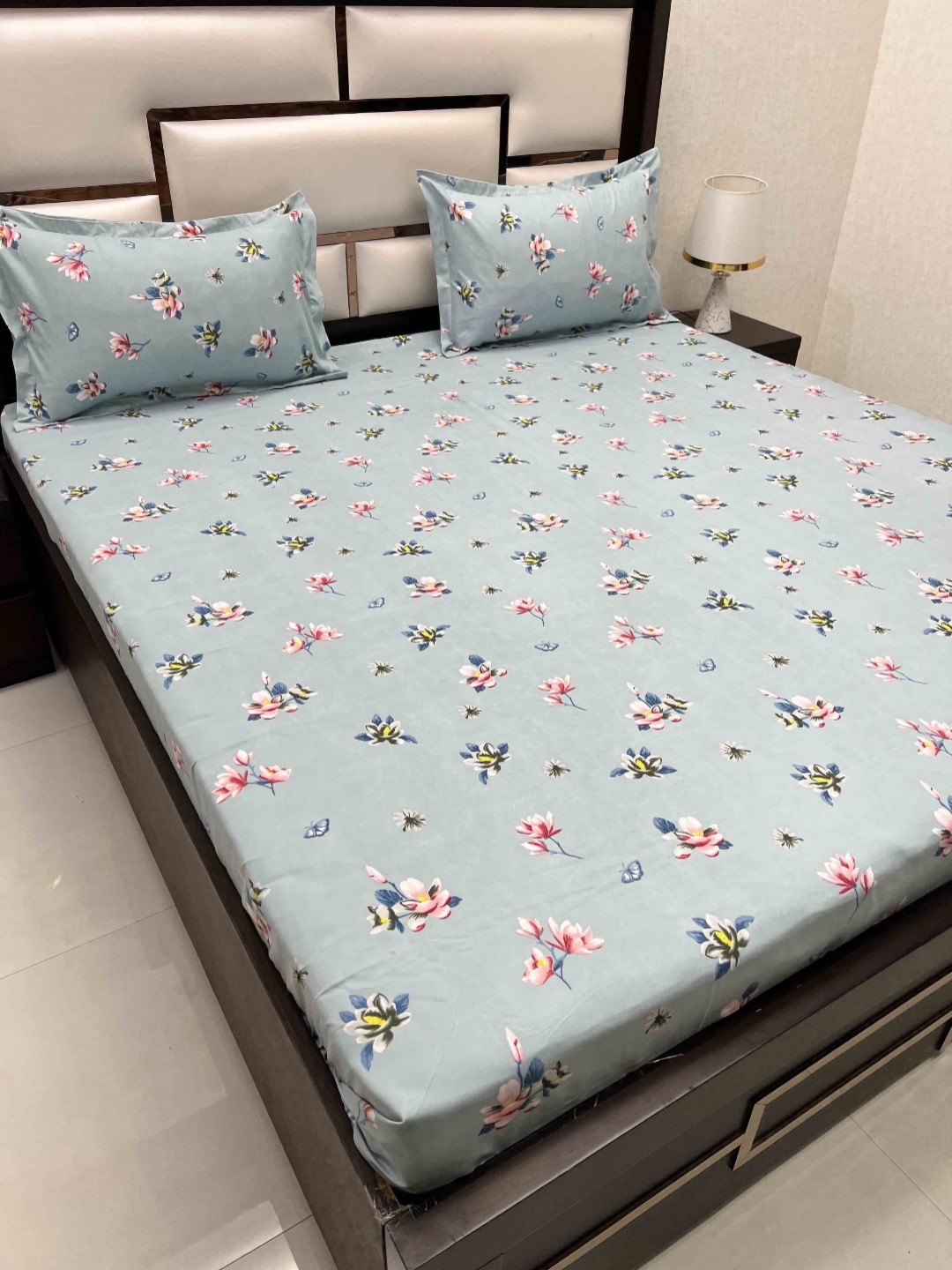 Pure Decor Amulya Blue & Pink Floral Printed 260 TC Queen Bedsheet with 2 Pillow Covers
Pure Decor Amulya Blue & Pink Floral Printed 260 TC Queen Bedsheet with 2 Pillow Covers