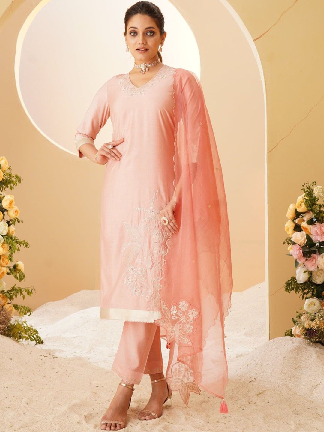 AUTUMN LANE Floral Embroidered Regular Straight Kurta with Trouser and Dupatta, Peach
AUTUMN LANE Floral Embroidered Regular Straight Kurta with Trouser and Dupatta, Peach