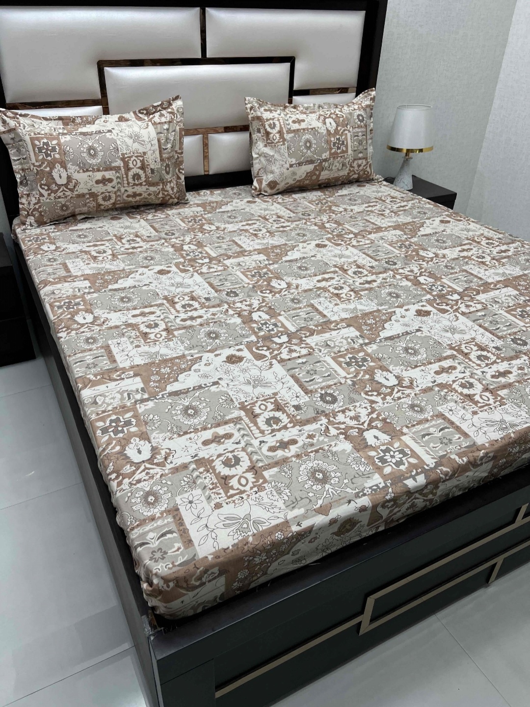 Pure Decor royal velar Brown & White Pure Cotton 250 TC King Bedsheet with 2 Pillow Covers
Pure Decor royal velar Brown & White Pure Cotton 250 TC King Bedsheet with 2 Pillow Covers