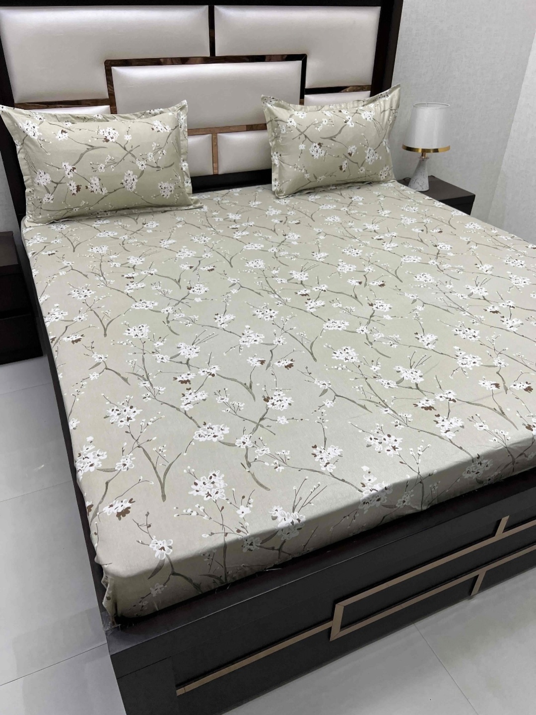 Pure Decor sapphire Green Floral Pure Cotton 240TC King Bedsheet with 2 Pillow Covers
Pure Decor sapphire Green Floral Pure Cotton 240TC King Bedsheet with 2 Pillow Covers