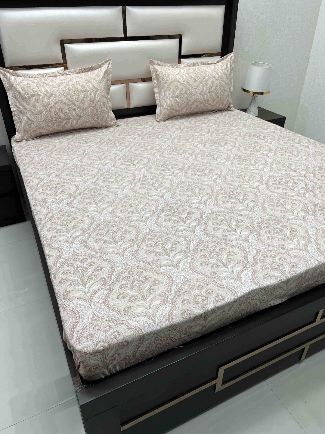 Pure Decor Ruby Pink & White Printed 240 TC Pure Cotton Fitted Super King Bedsheet Set
Pure Decor Ruby Pink & White Printed 240 TC Pure Cotton Fitted Super King Bedsheet Set