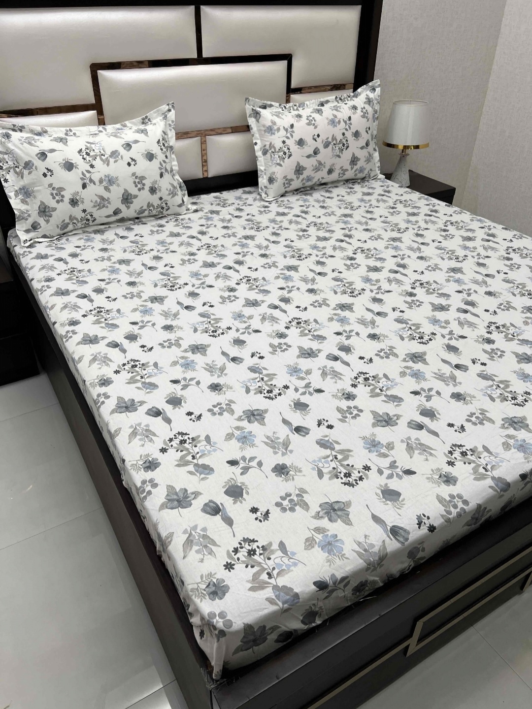 Pure Decor Royal Velar White Printed 220 TC Pure Cotton King Bedsheet with 2 Pillow Covers
Pure Decor Royal Velar White Printed 220 TC Pure Cotton King Bedsheet with 2 Pillow Covers