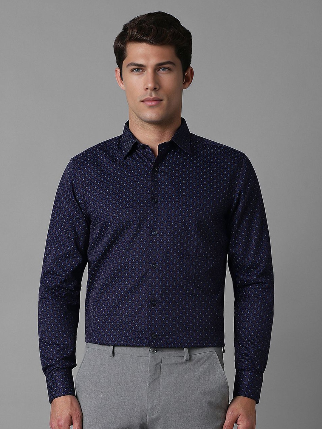 Louis Philippe Men Spread Collar Geometric Printed Cotton Slim Fit Formal Shirt, Navy blue
Louis Philippe Men Spread Collar Geometric Printed Cotton Slim Fit Formal Shirt, Navy blue