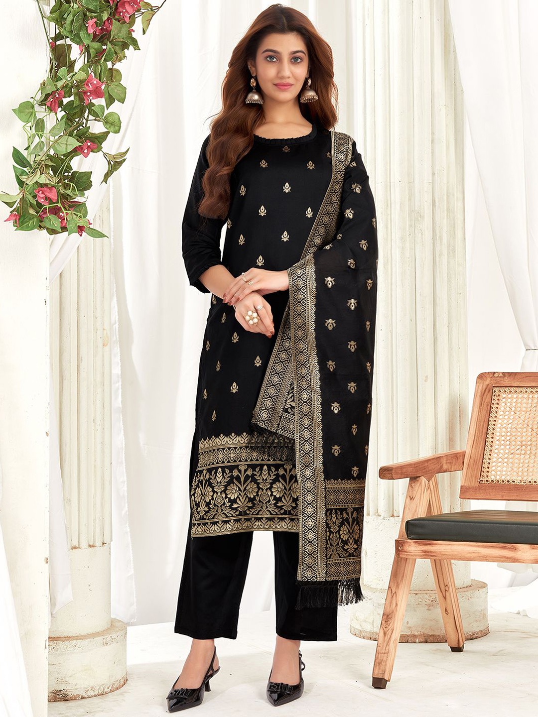 SKYLEE Black & Gold Toned Floral Wovn Design Straight Kurta with Trousers & With Dupatta
SKYLEE Black & Gold Toned Floral Wovn Design Straight Kurta with Trousers & With Dupatta