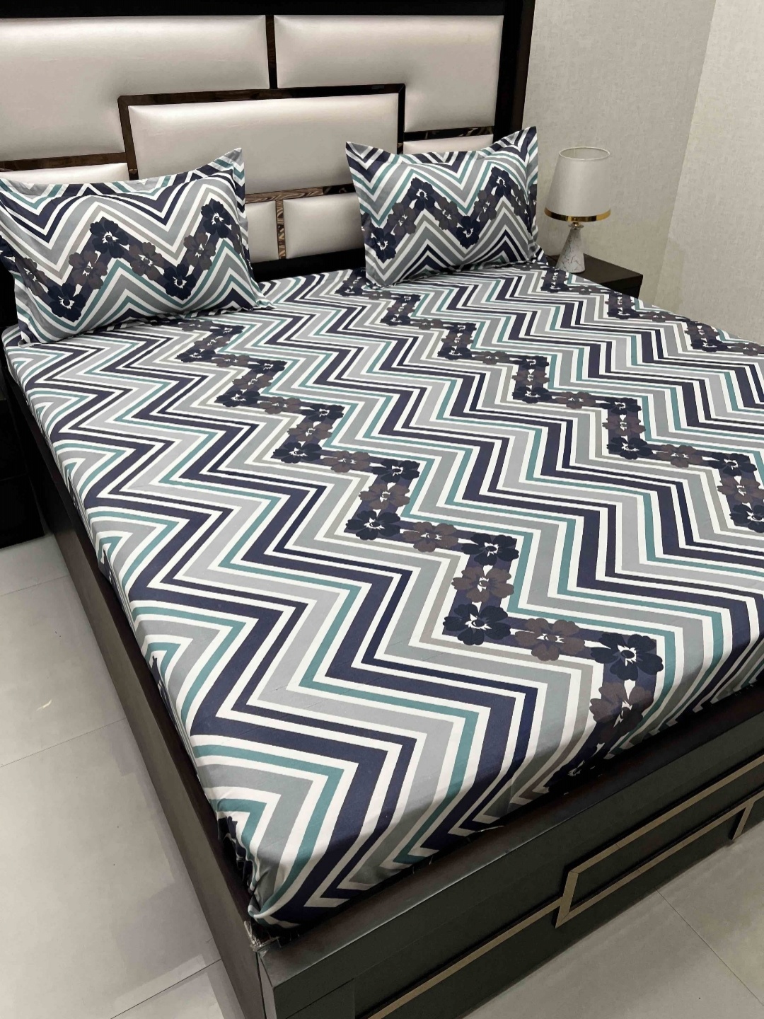 Pure Decor Amulya White Geometric 260 TC Microfiber Queen Bedsheet with 2 Pillow Covers
Pure Decor Amulya White Geometric 260 TC Microfiber Queen Bedsheet with 2 Pillow Covers
