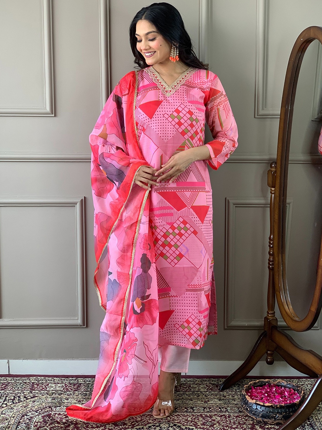 NIZA FASHION Floral Embroidered Chanderi Silk Straight Kurta with Trousers & With Dupatta, Pink
NIZA FASHION Floral Embroidered Chanderi Silk Straight Kurta with Trousers & With Dupatta, Pink