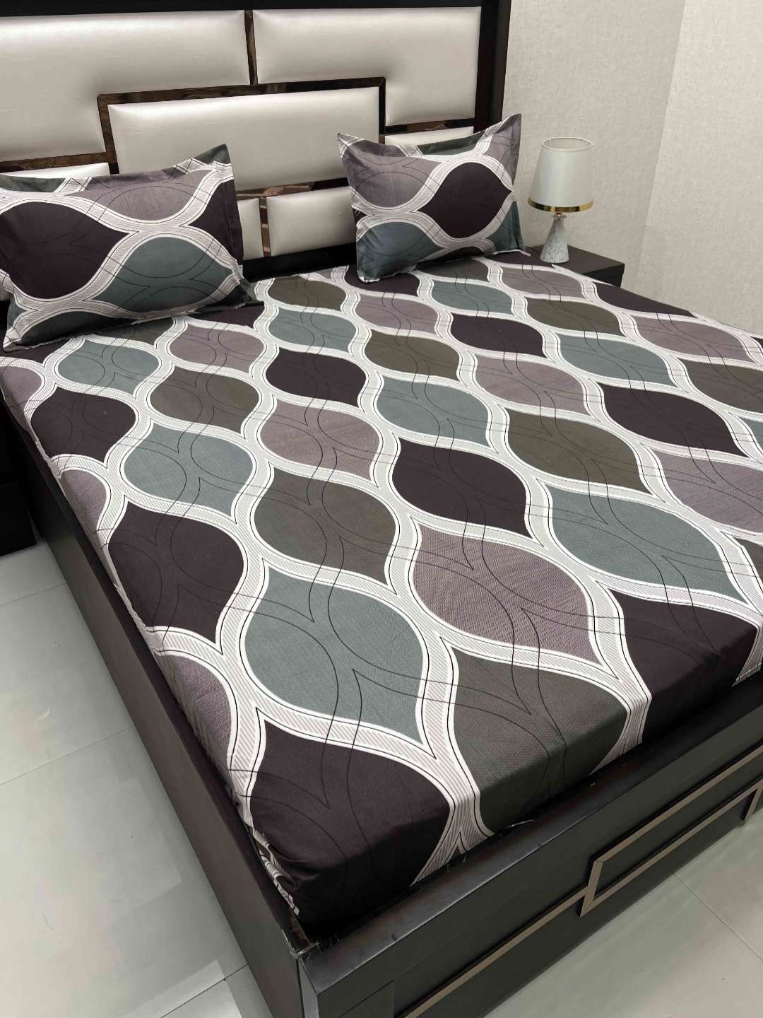 Pure Decor Amulya Brown & White Printed 260 TC Microfiber Double Queen Bedsheet Set
Pure Decor Amulya Brown & White Printed 260 TC Microfiber Double Queen Bedsheet Set