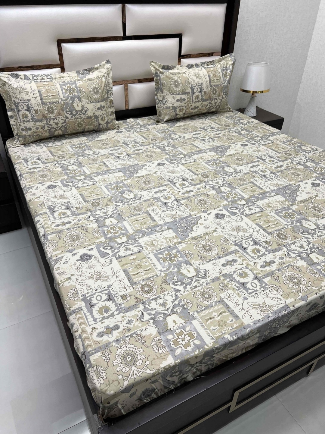 Pure Decor Royal Velar Green Ethnic Printed 260 TC Cotton King Bedsheet & 2 Pillow Covers
Pure Decor Royal Velar Green Ethnic Printed 260 TC Cotton King Bedsheet & 2 Pillow Covers