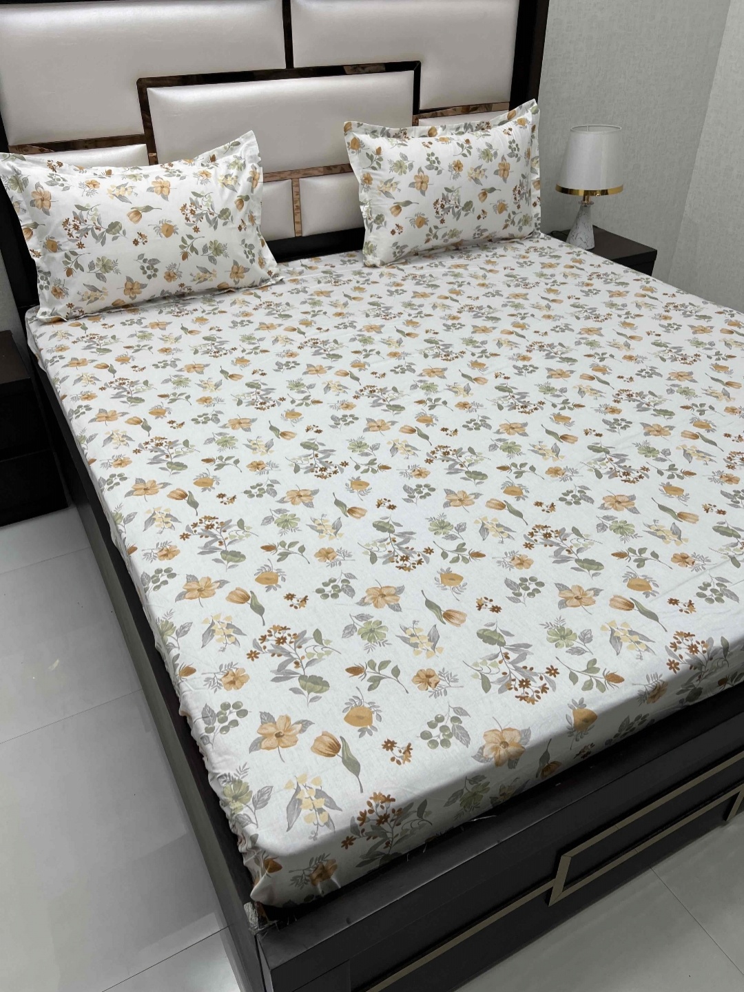 Pure Decor Royal Velar White Printed 220 TC Pure Cotton King Bedsheet with 2 Pillow Covers
Pure Decor Royal Velar White Printed 220 TC Pure Cotton King Bedsheet with 2 Pillow Covers