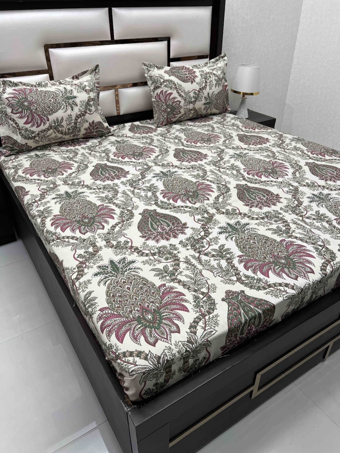 Pure Decor Amulya White & Green Ethnic Motifs 300 TC Queen Bedsheet with 2 Pillow Covers
Pure Decor Amulya White & Green Ethnic Motifs 300 TC Queen Bedsheet with 2 Pillow Covers