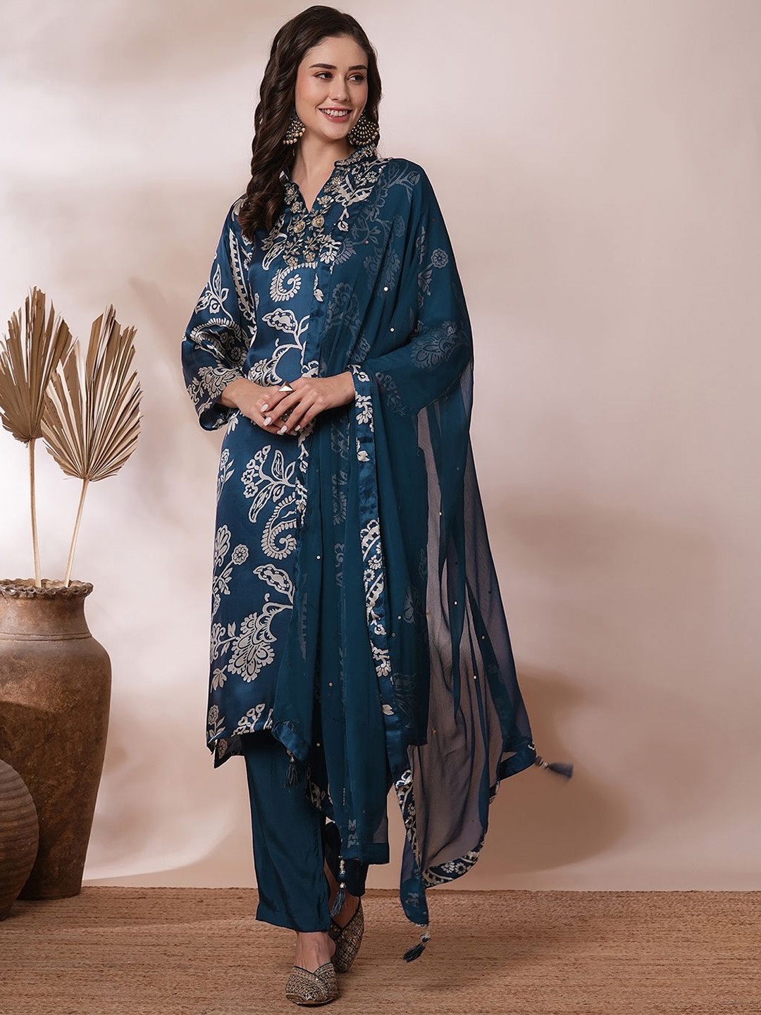 Kiana House Of Fashion Floral Printed Sequinned Pure Cotton Kurta with Trouser & Dupatta, Navy blue
Kiana House Of Fashion Floral Printed Sequinned Pure Cotton Kurta with Trouser & Dupatta, Navy blue