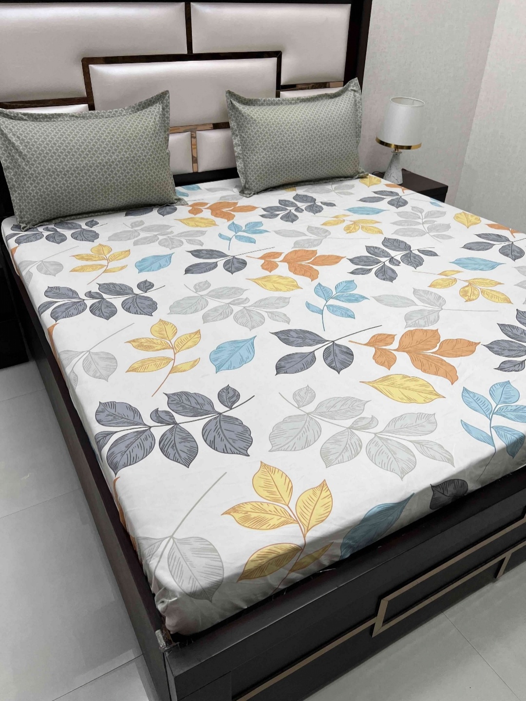 Pure Decor Manor White & Grey Printed 200 TC Microfiber Fitted Super King Bedsheet Set
Pure Decor Manor White & Grey Printed 200 TC Microfiber Fitted Super King Bedsheet Set