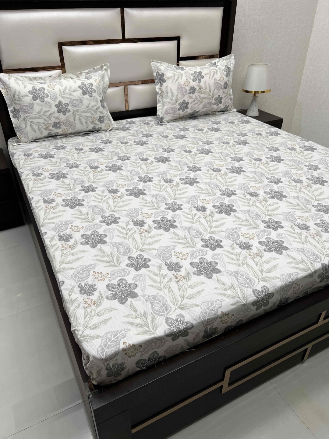 Pure Decor Royal Velar White Floral Printed Cotton 250 TC King Bedsheet & 2 Pillow Covers
Pure Decor Royal Velar White Floral Printed Cotton 250 TC King Bedsheet & 2 Pillow Covers