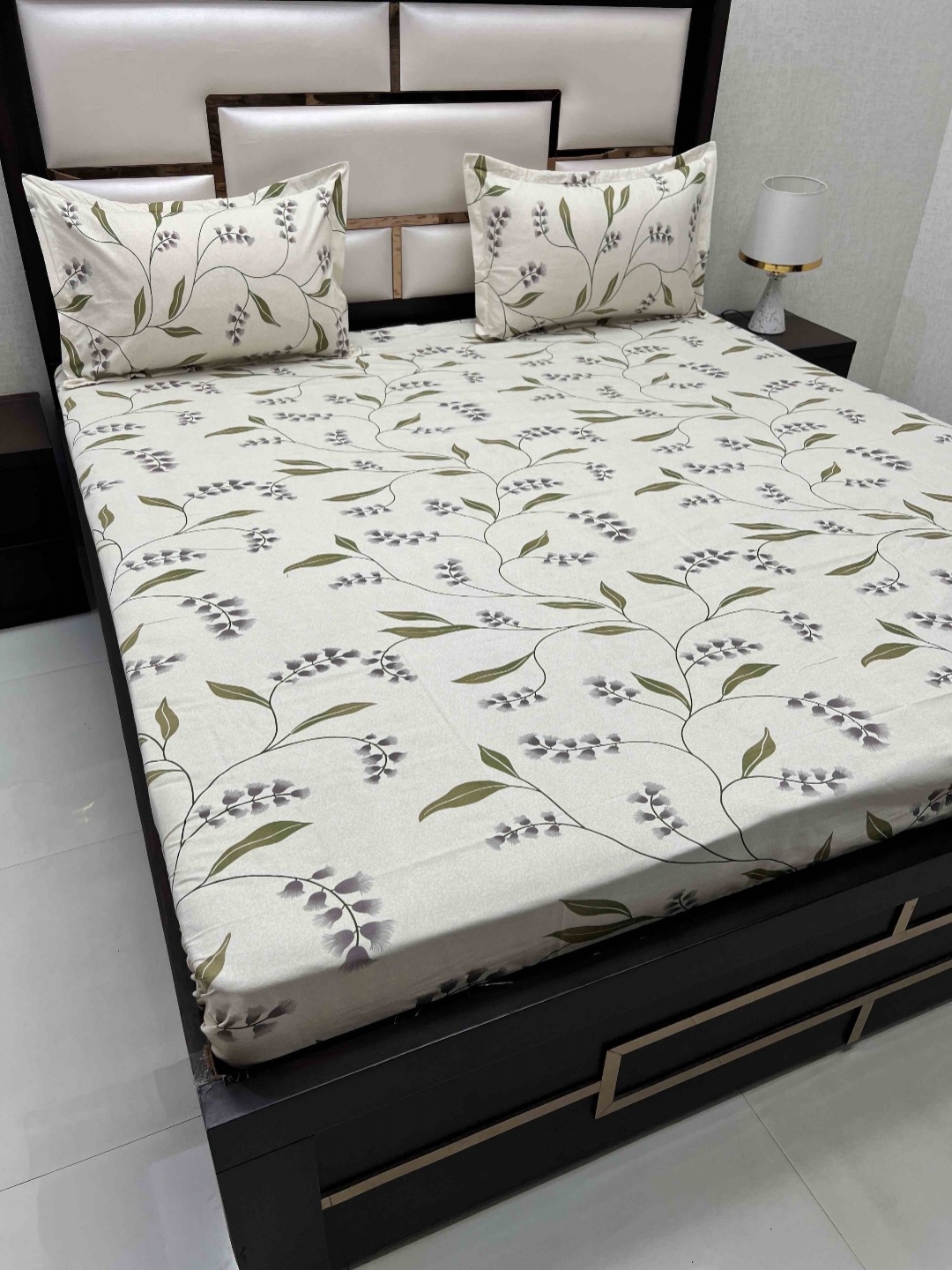 Pure Decor Amulya Cream Floral Printed 220 TC Microfiber Queen Bedsheet & 2 Pillow Covers
Pure Decor Amulya Cream Floral Printed 220 TC Microfiber Queen Bedsheet & 2 Pillow Covers