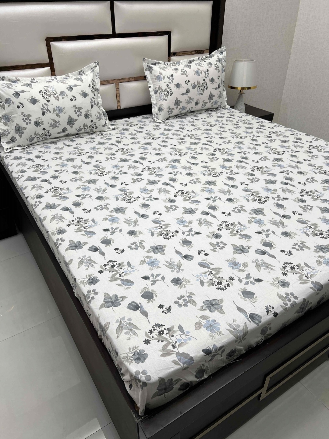 Pure Decor Royal Velar White & Grey Printed 380 TC Pure Cotton Super King Bedsheet Set
Pure Decor Royal Velar White & Grey Printed 380 TC Pure Cotton Super King Bedsheet Set