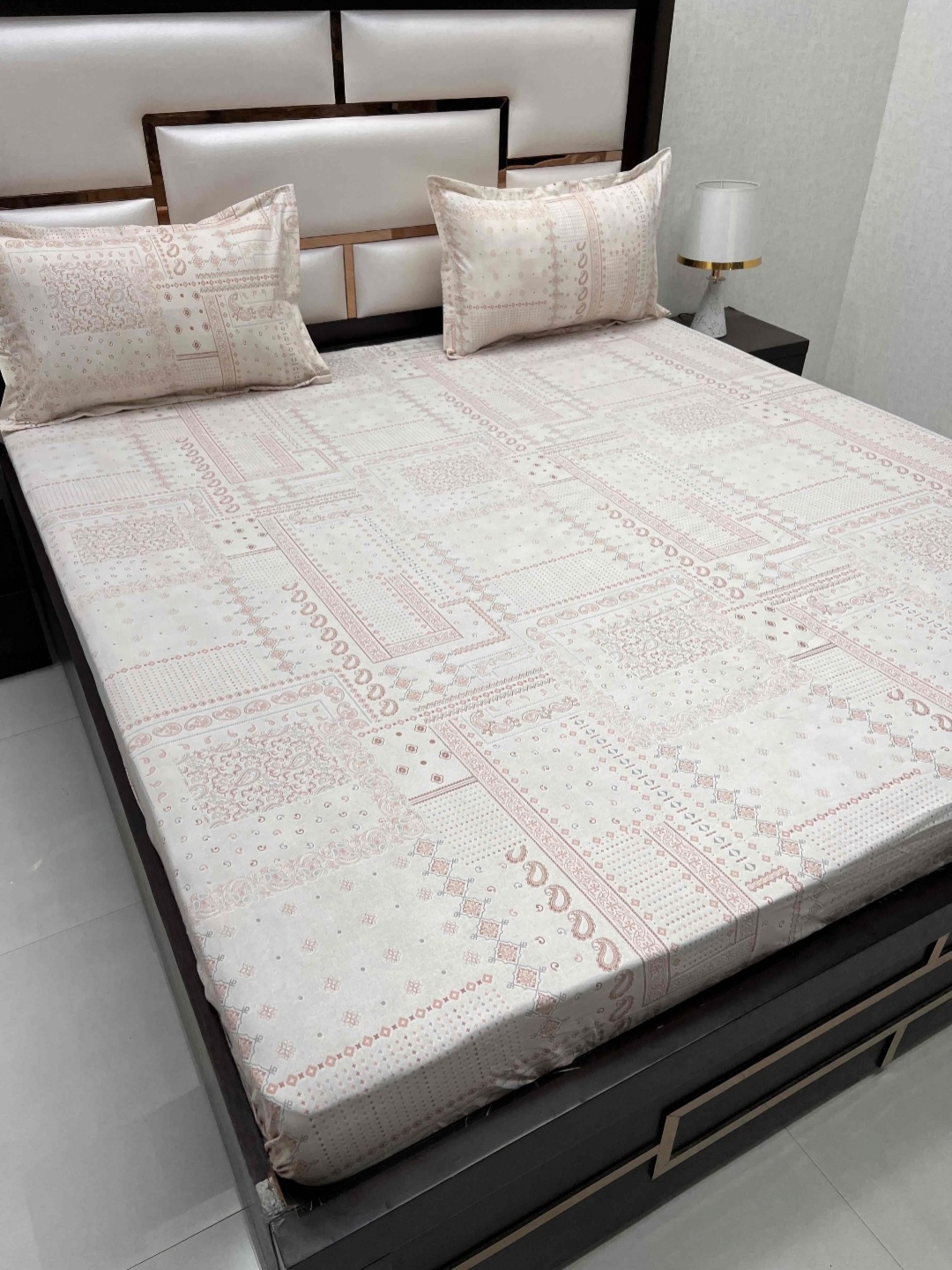 Pure Decor Ruby Peach-Coloured Ethnic Motifs 260 TC Cotton King Bedsheet & 2 Pillow Covers
Pure Decor Ruby Peach-Coloured Ethnic Motifs 260 TC Cotton King Bedsheet & 2 Pillow Covers