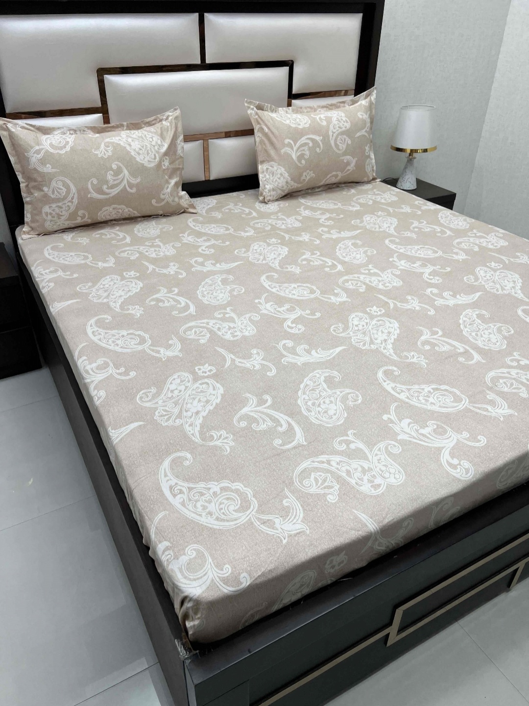 Pure Decor Sapphire Brown Paisley 330 TC Pure Cotton King Fitted Bedsheet & Pillow Covers
Pure Decor Sapphire Brown Paisley 330 TC Pure Cotton King Fitted Bedsheet & Pillow Covers