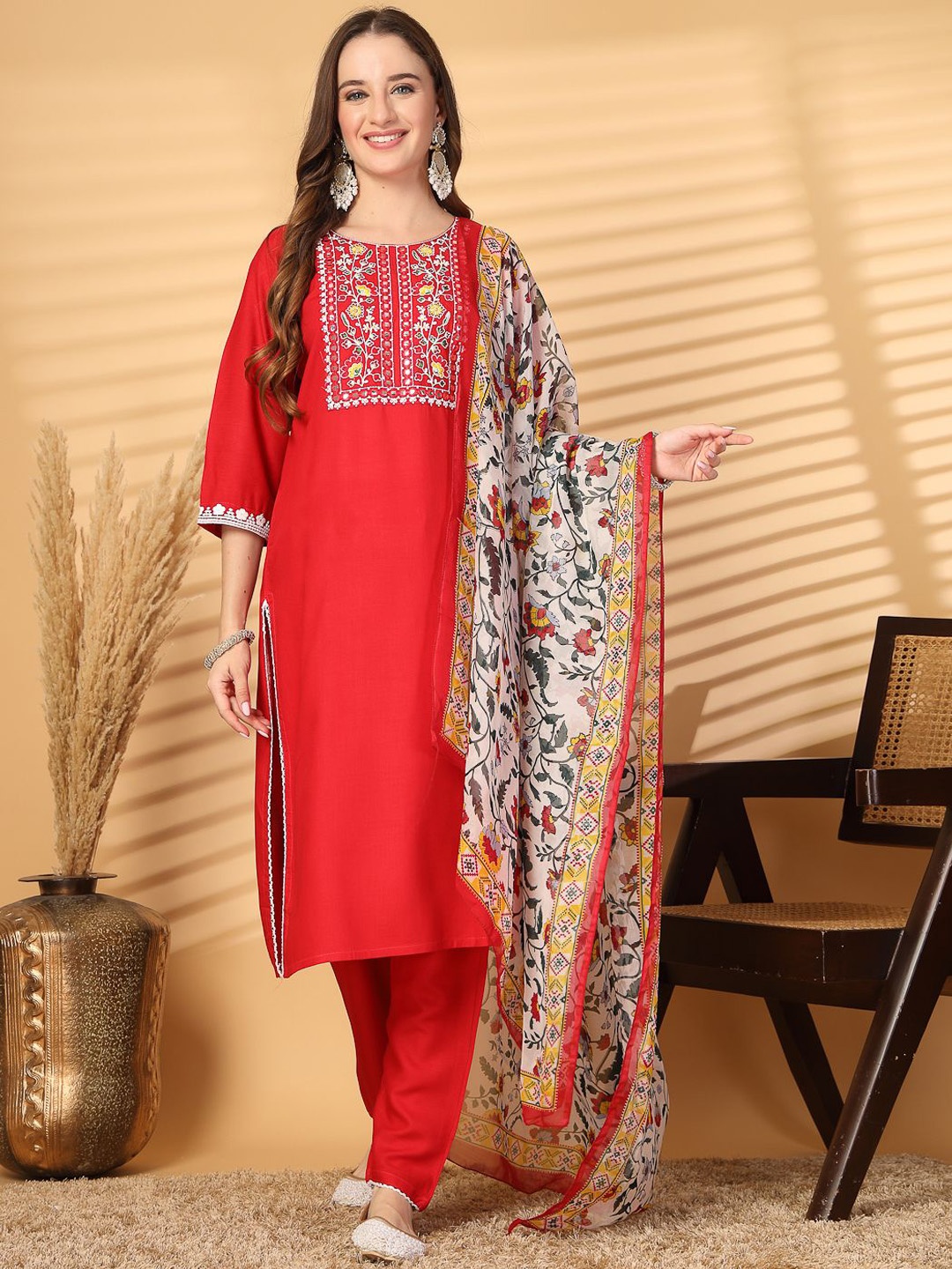 Piludi Floral Yoke Design Thread Work Straight Kurta with Trousers & With Dupatta, Red
Piludi Floral Yoke Design Thread Work Straight Kurta with Trousers & With Dupatta, Red