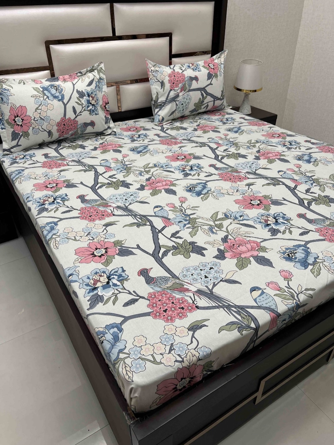 Pure Decor Amulya White & Pink Floral Printed 300 TC Queen Bedsheet with 2 Pillow Covers
Pure Decor Amulya White & Pink Floral Printed 300 TC Queen Bedsheet with 2 Pillow Covers