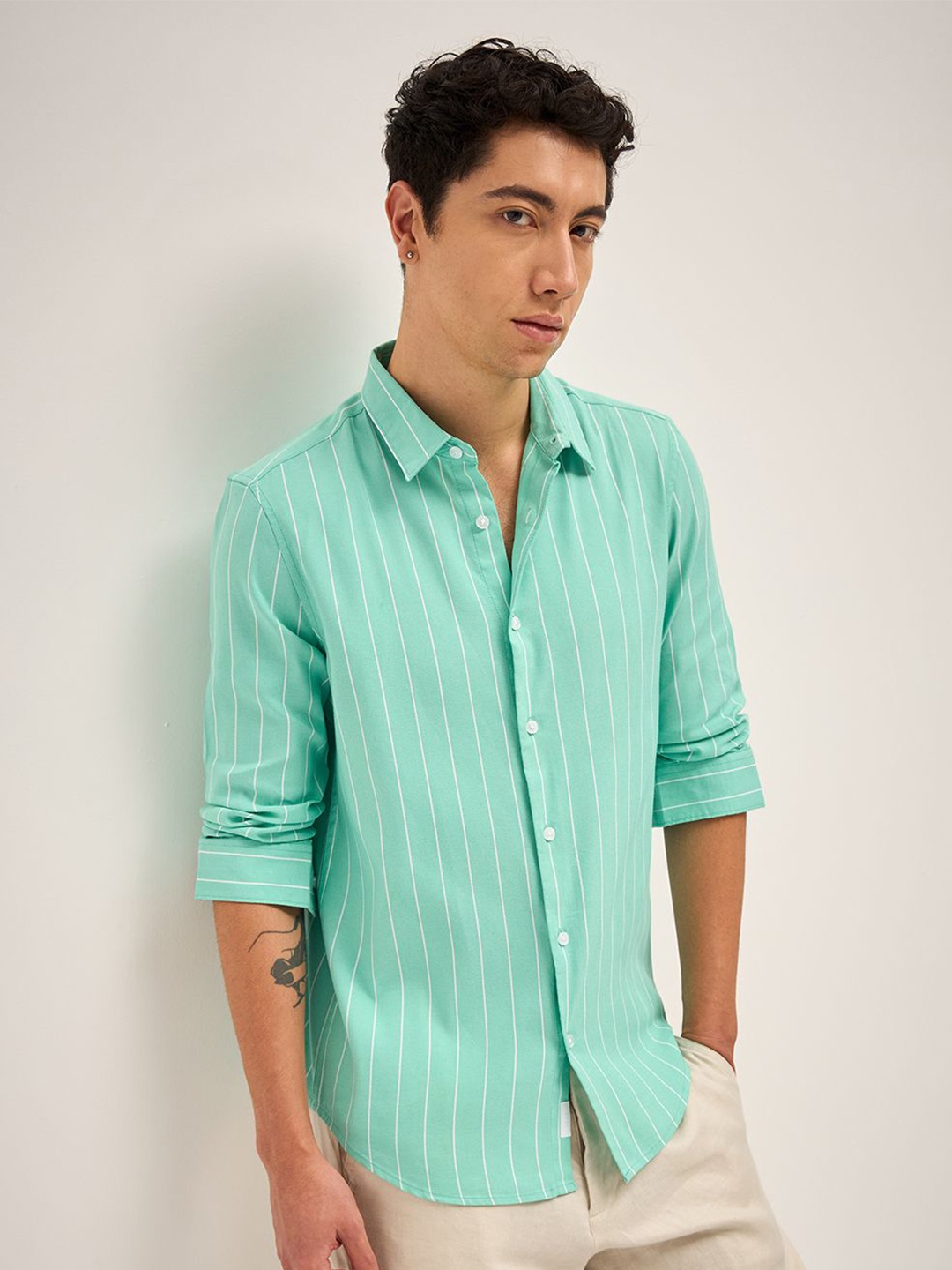 THE BEAR HOUSE Men Vertical Striped Cotton Slim Fit Casual Shirt, Green
THE BEAR HOUSE Men Vertical Striped Cotton Slim Fit Casual Shirt, Green