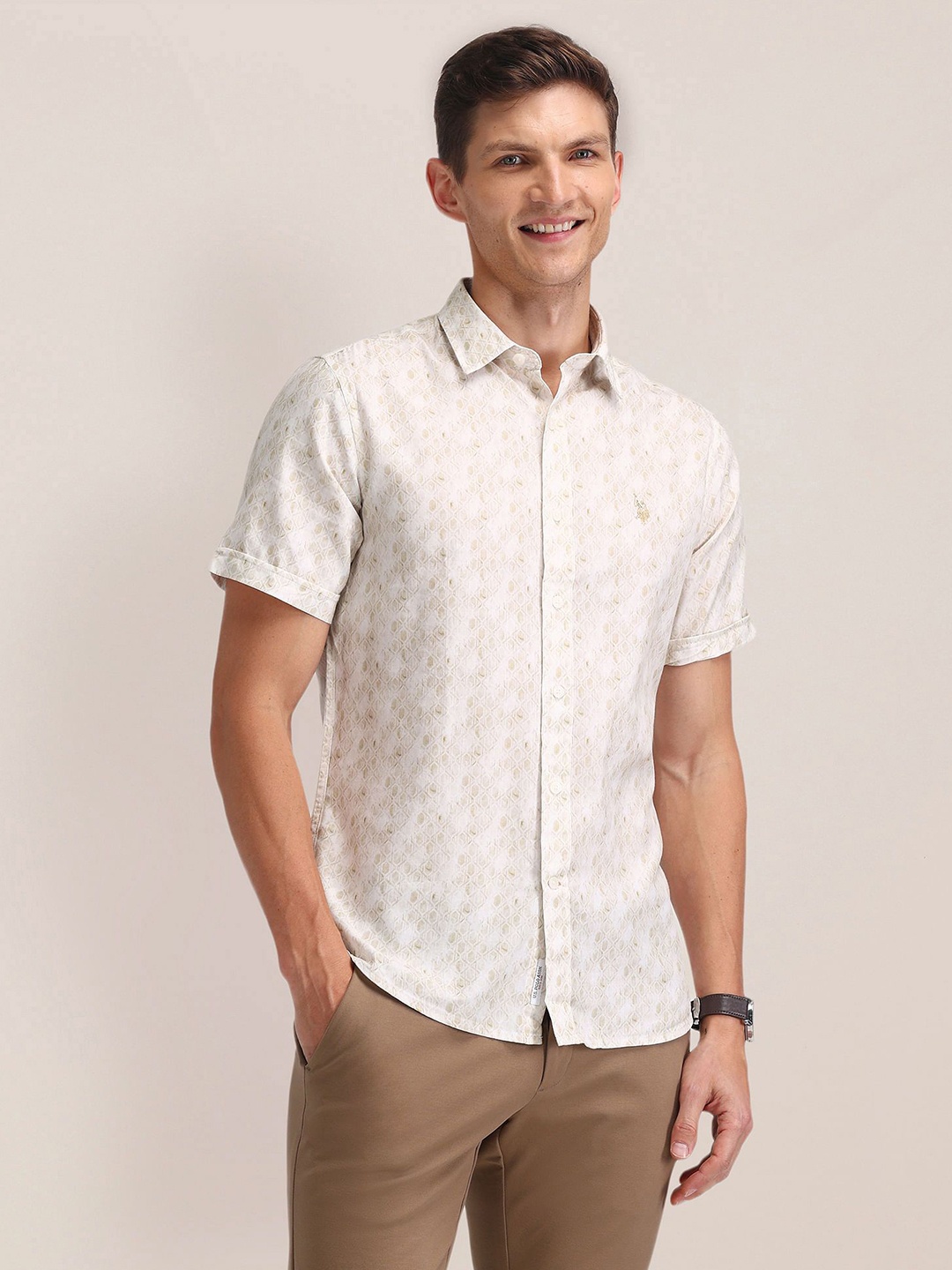 U.S. Polo Assn. Men Classic Cutaway Collar Geometric Printed Cotton Formal Shirt, Yellow
U.S. Polo Assn. Men Classic Cutaway Collar Geometric Printed Cotton Formal Shirt, Yellow