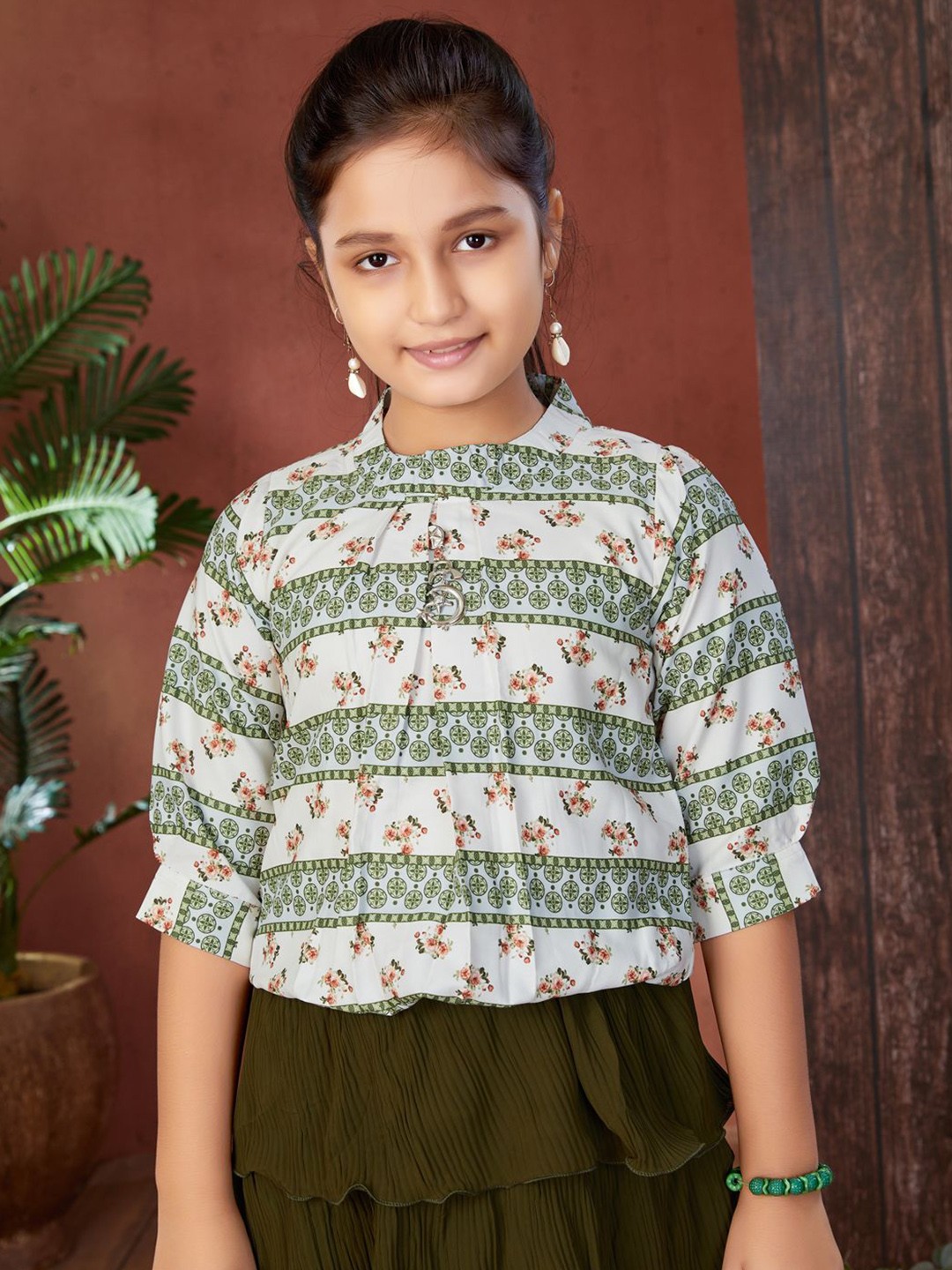 BAESD Girls Floral Printed Round Neck Short Sleeves Cotton Blend Top With Skirt, Off white
BAESD Girls Floral Printed Round Neck Short Sleeves Cotton Blend Top With Skirt, Off white