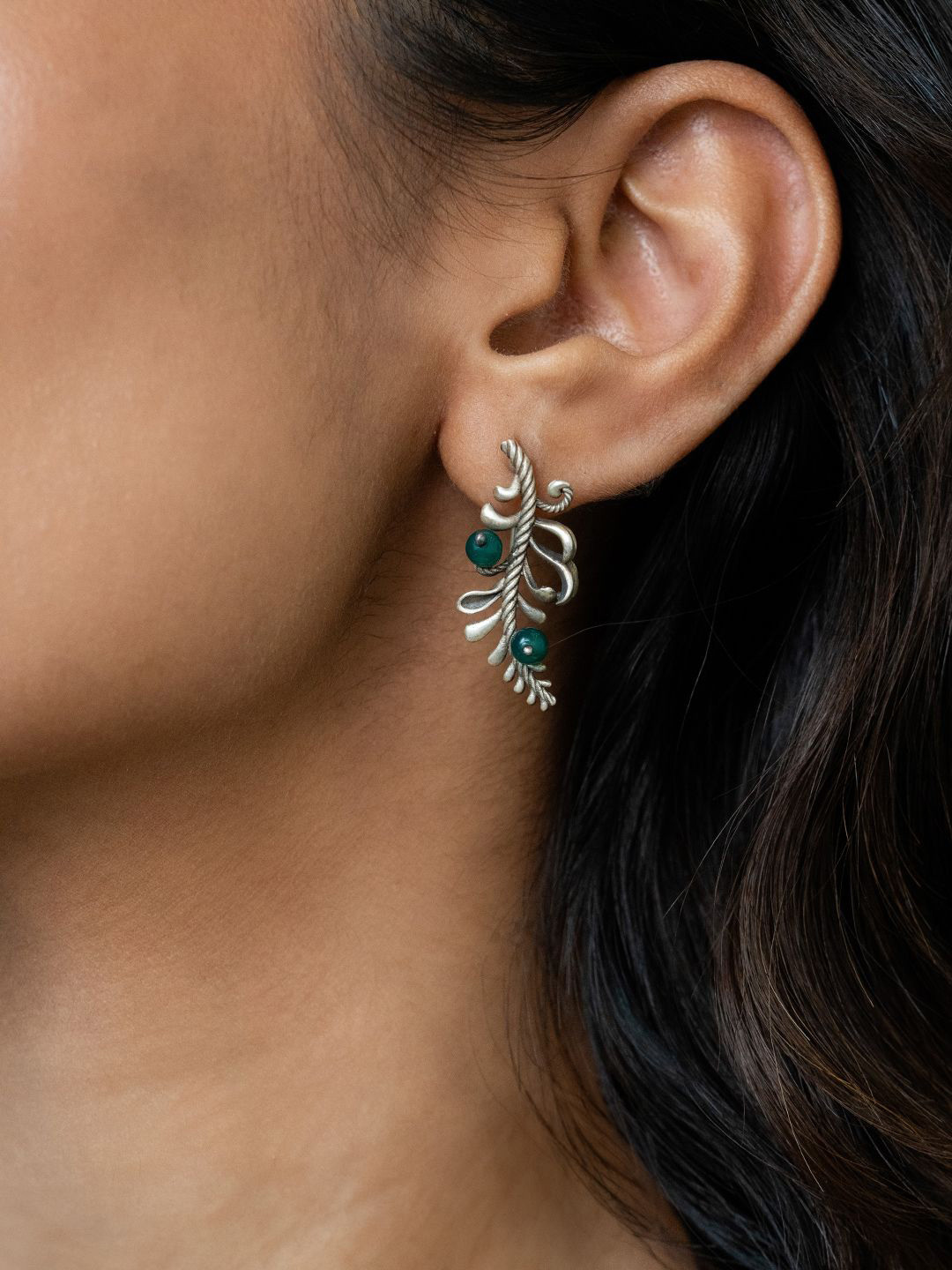 SHAYA Phulwadi 925 Sterling Silver Artificial Stones Studded Contemporary Drop Earrings
SHAYA Phulwadi 925 Sterling Silver Artificial Stones Studded Contemporary Drop Earrings