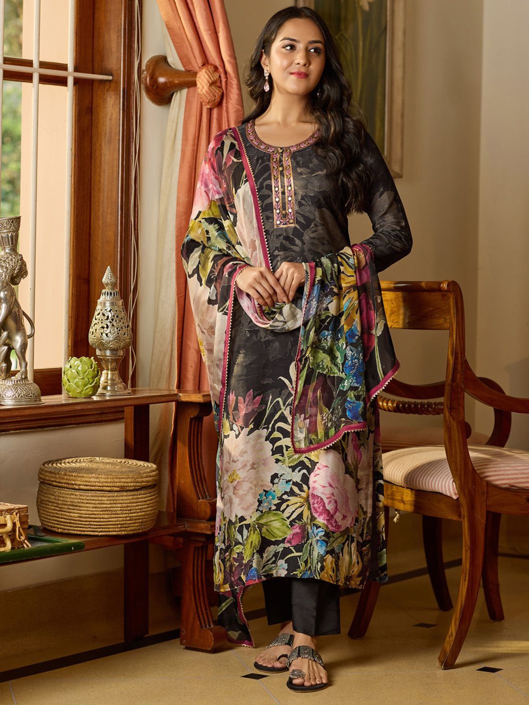 WOMEN PLUS Floral Printed Regular Mirror Work Kurta With Trousers & Dupatta, Charcoal
WOMEN PLUS Floral Printed Regular Mirror Work Kurta With Trousers & Dupatta, Charcoal