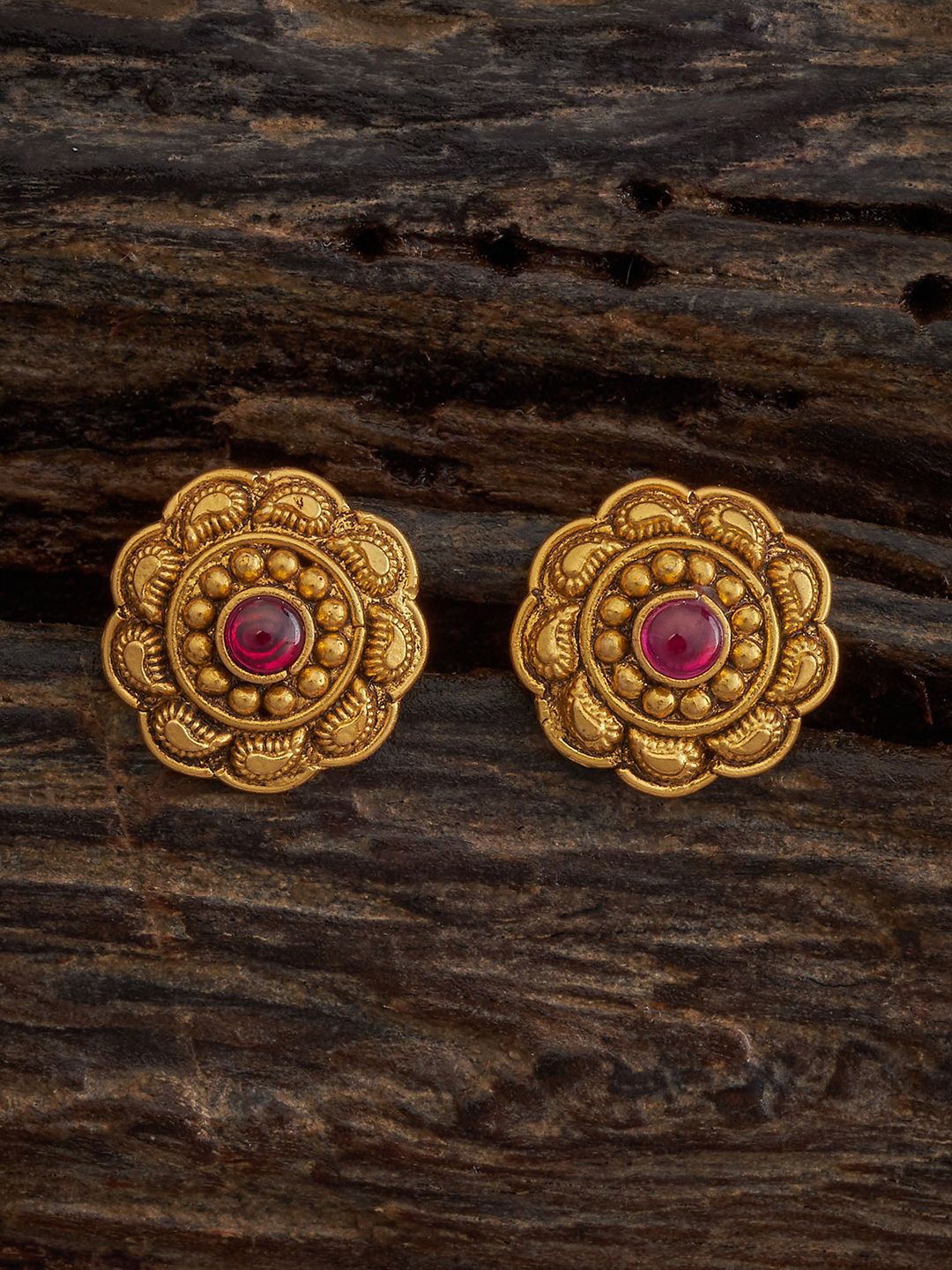 Kushal's Fashion Jewellery 92.5 Pure Silver Gold-Plated Stone Studded Floral Studs Earring
Kushal's Fashion Jewellery 92.5 Pure Silver Gold-Plated Stone Studded Floral Studs Earring