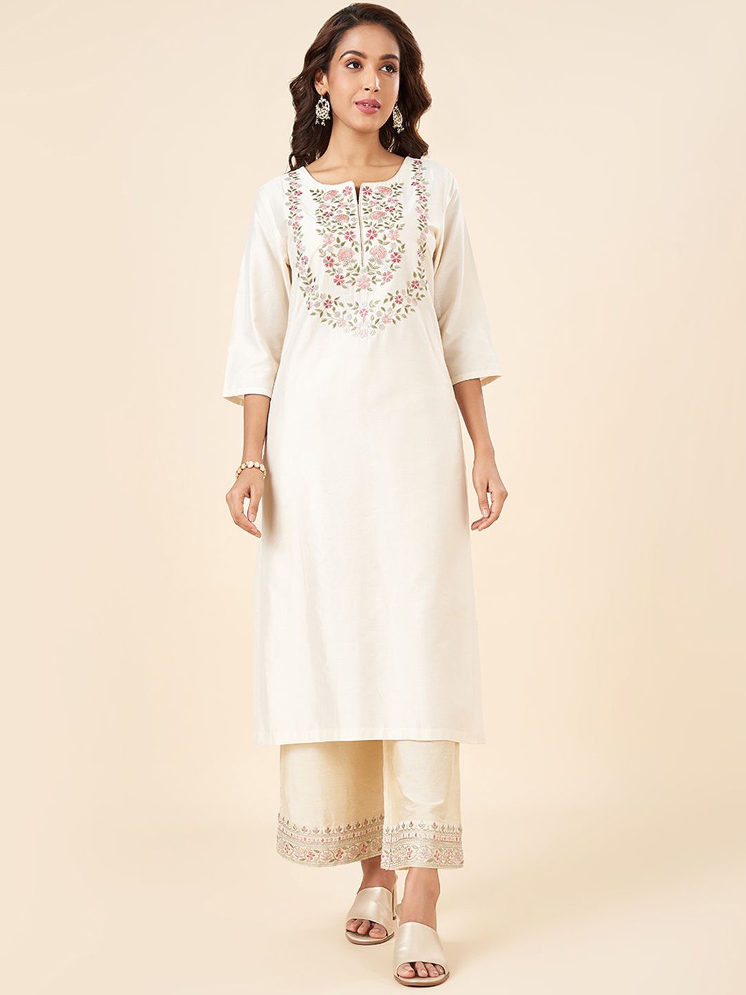 RANGMANCH BY PANTALOONS Floral Yoke Design Thread Work Straight Kurta, Off white
RANGMANCH BY PANTALOONS Floral Yoke Design Thread Work Straight Kurta, Off white