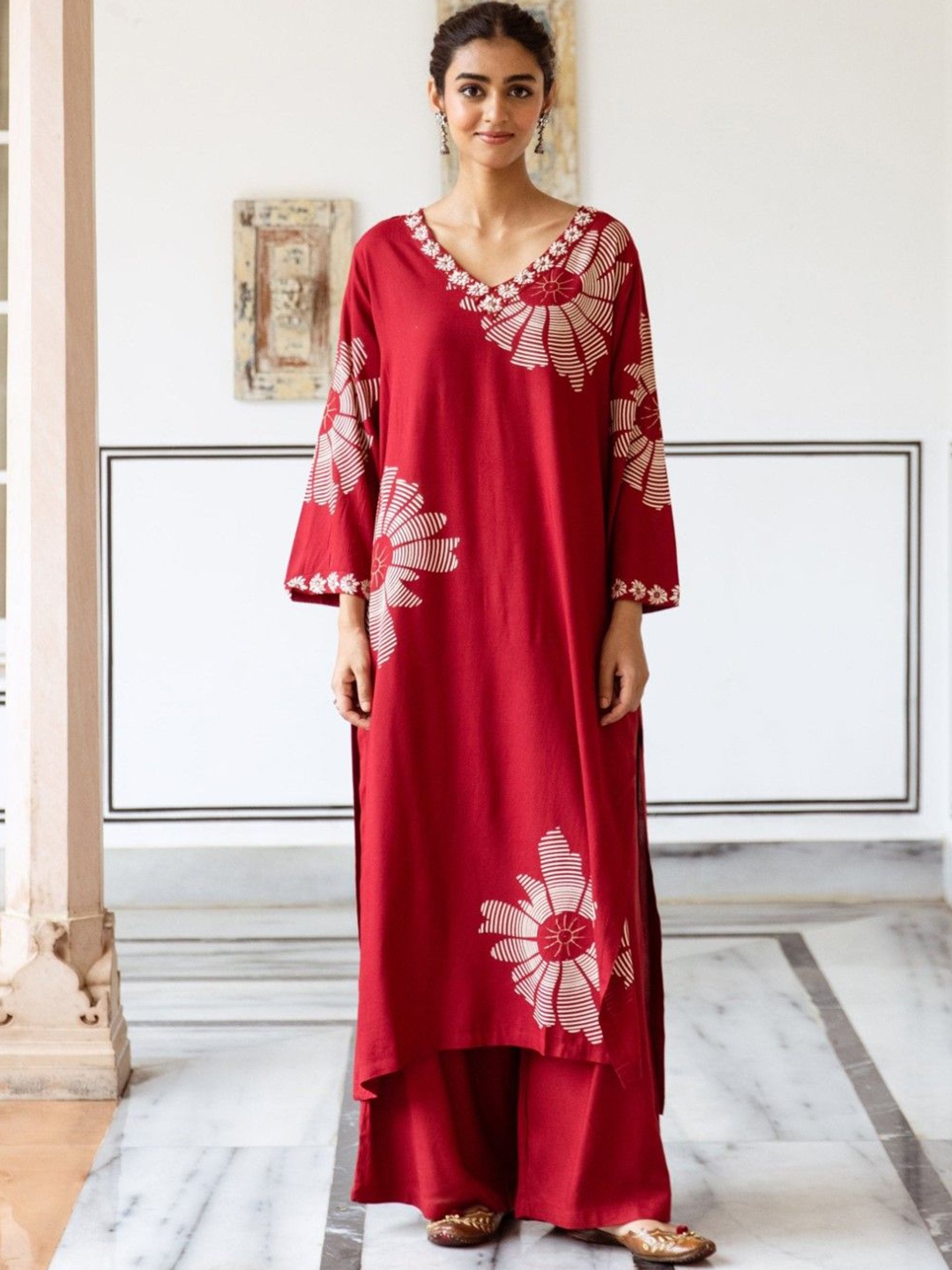 AUTUMN LANE Shimoni Vermilion Floral Printed A-Line Pure Cotton Kurta with Palazzos, Red
AUTUMN LANE Shimoni Vermilion Floral Printed A-Line Pure Cotton Kurta with Palazzos, Red
