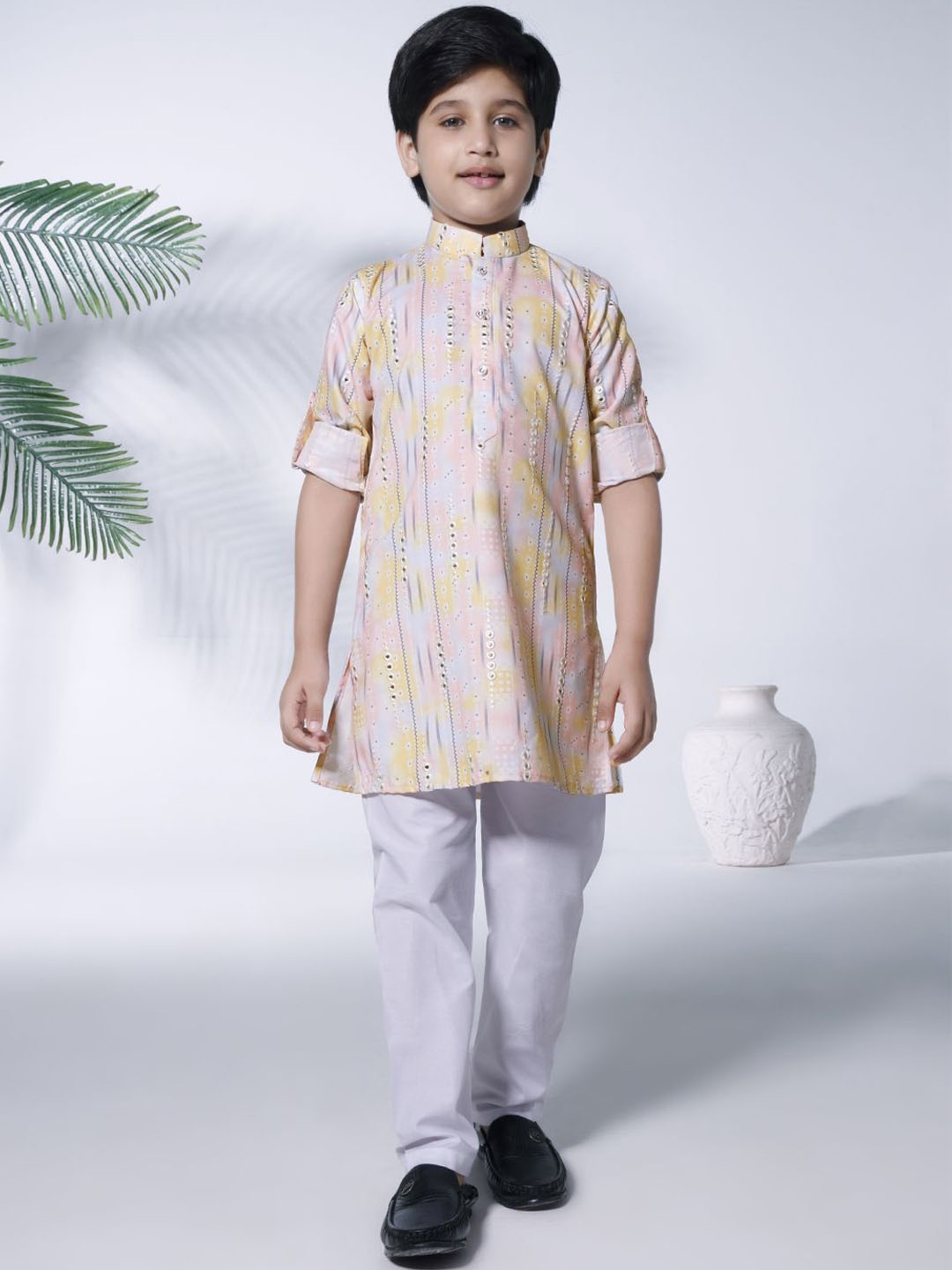 Ministitch Boys Floral Printed Mirror Work Roll-Up Sleeves Straight Kurta with Pyjama, Pink
Ministitch Boys Floral Printed Mirror Work Roll-Up Sleeves Straight Kurta with Pyjama, Pink