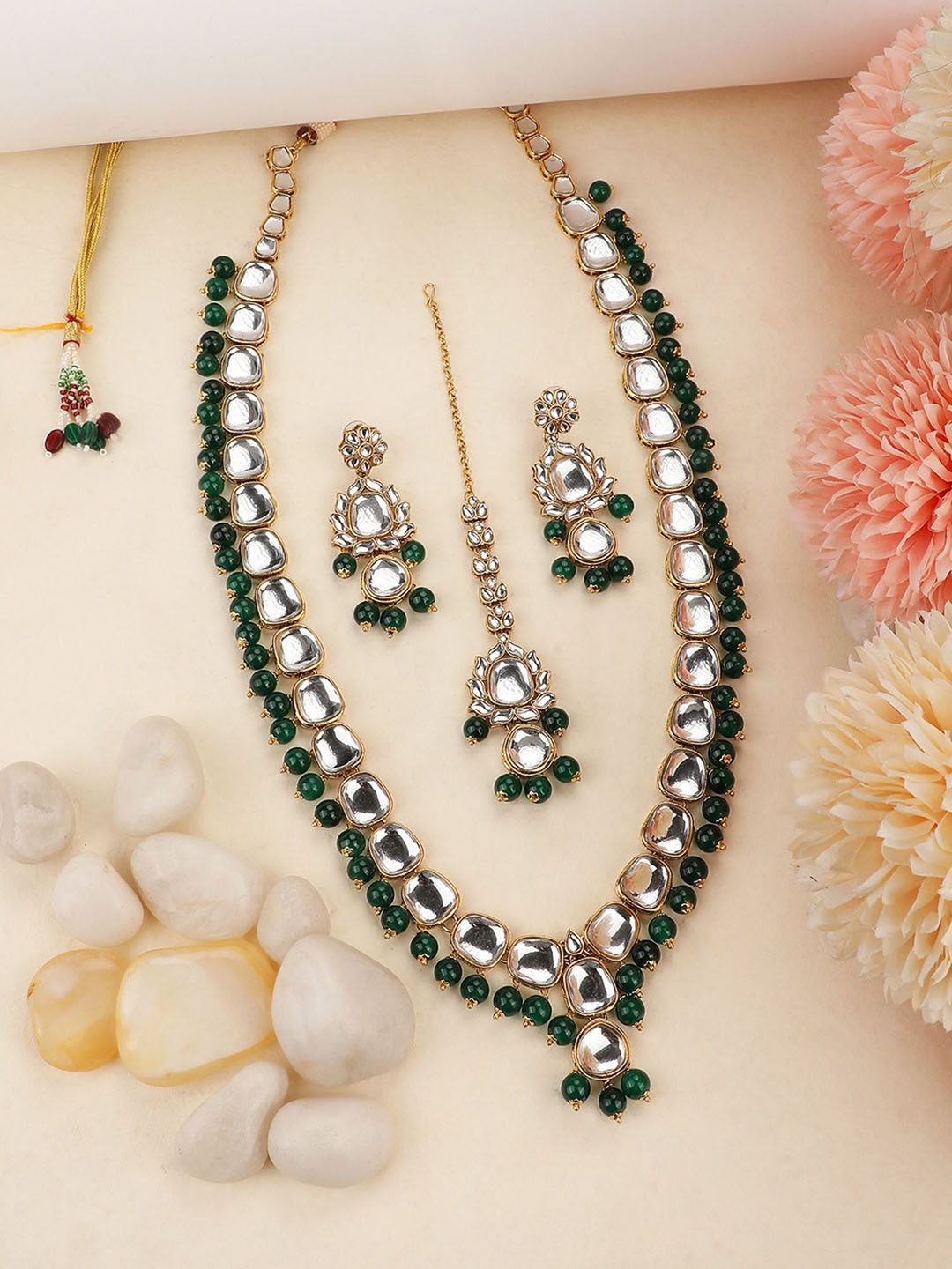 ANIKAS CREATION Gold-Plated Kundan-Studded & Beaded Necklace & Earrings With Maang Tika
ANIKAS CREATION Gold-Plated Kundan-Studded & Beaded Necklace & Earrings With Maang Tika