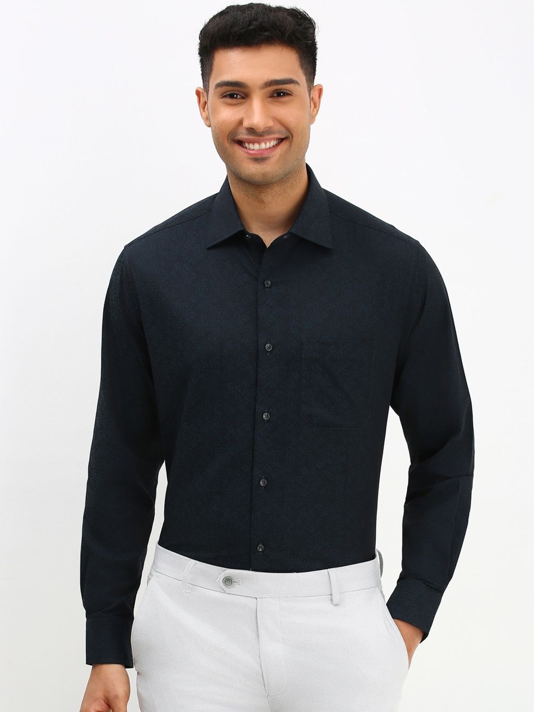 Allen Solly Sport Men Floral Printed Spread Collar Pure Cotton Formal Shirt, Navy blue
Allen Solly Sport Men Floral Printed Spread Collar Pure Cotton Formal Shirt, Navy blue