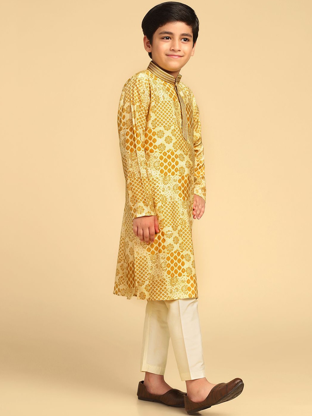 KISAH Boys Geometric Printed Mandarin Collar Neck Cotton Blend Straight Kurta, Mustard
KISAH Boys Geometric Printed Mandarin Collar Neck Cotton Blend Straight Kurta, Mustard