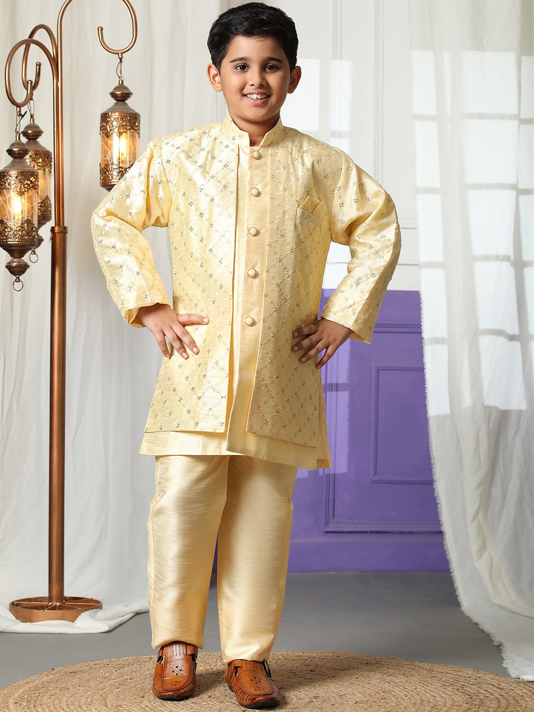 Pro-Ethic STYLE DEVELOPER Boys Ethnic Motifs Pure Silk Straight Kurta with Pyjamas, Yellow
Pro-Ethic STYLE DEVELOPER Boys Ethnic Motifs Pure Silk Straight Kurta with Pyjamas, Yellow