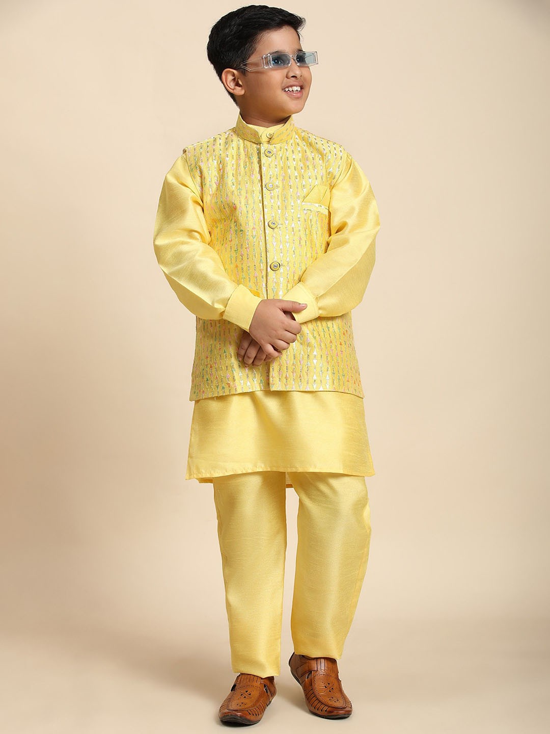 Pro-Ethic STYLE DEVELOPER Boys Ethnic Motifs Pure Silk Straight Kurta with Pyjamas, Yellow
Pro-Ethic STYLE DEVELOPER Boys Ethnic Motifs Pure Silk Straight Kurta with Pyjamas, Yellow